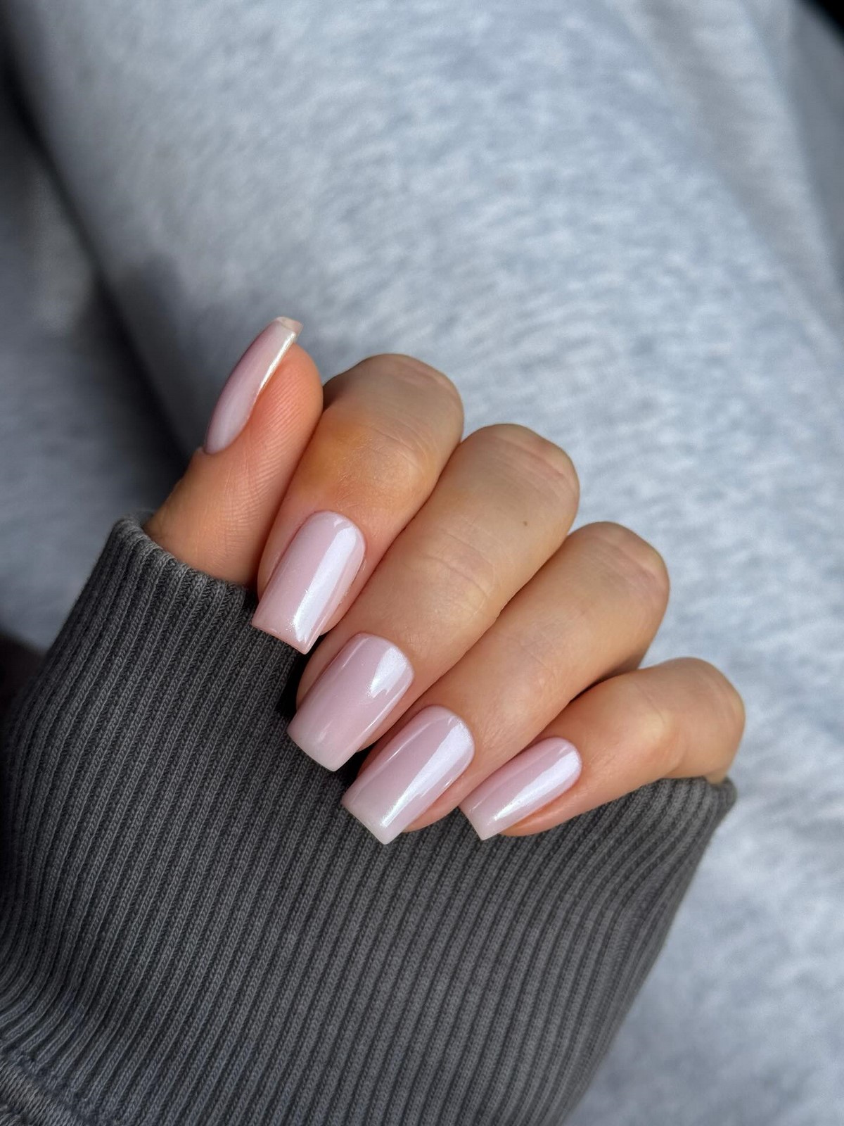 Прозрачные ногти весной 2026: идеи и варианты