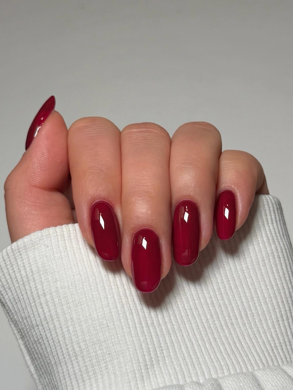 Маникюр, который выглядит дорого: простой дизайн, который заменил сложные ногти