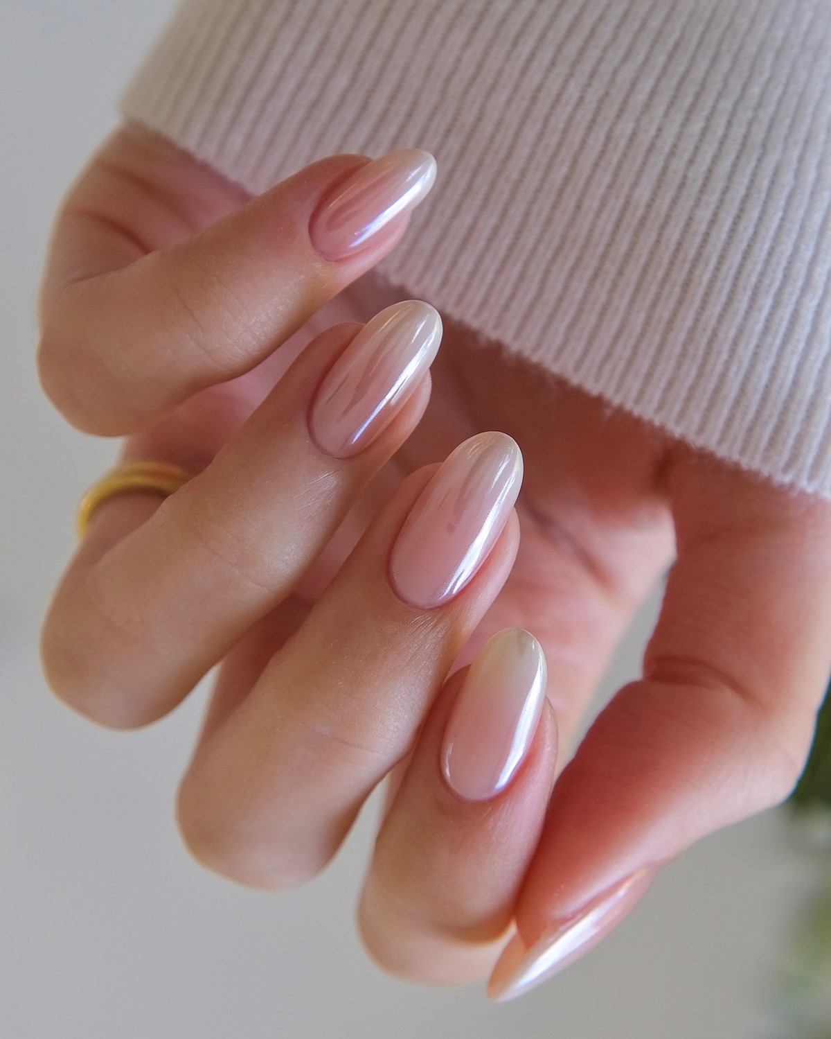 Прозрачные ногти весной 2026: идеи и варианты