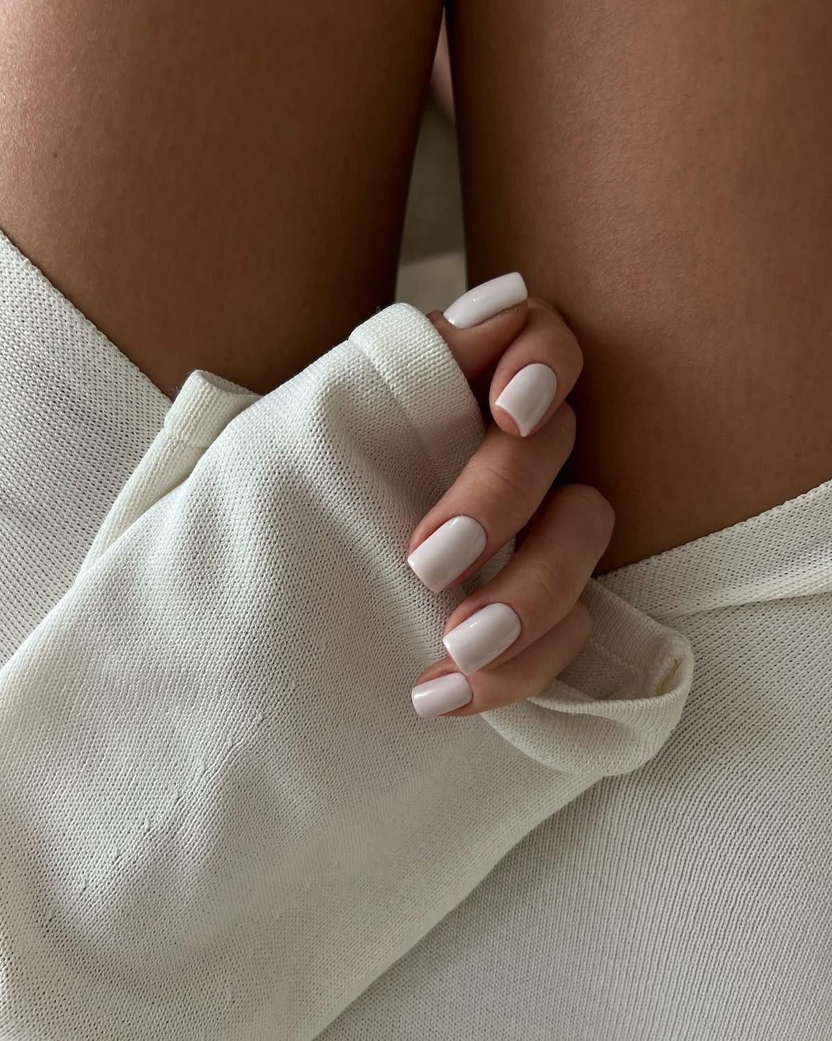 Маникюр, который выглядит дорого: простой дизайн, который заменил сложные ногти