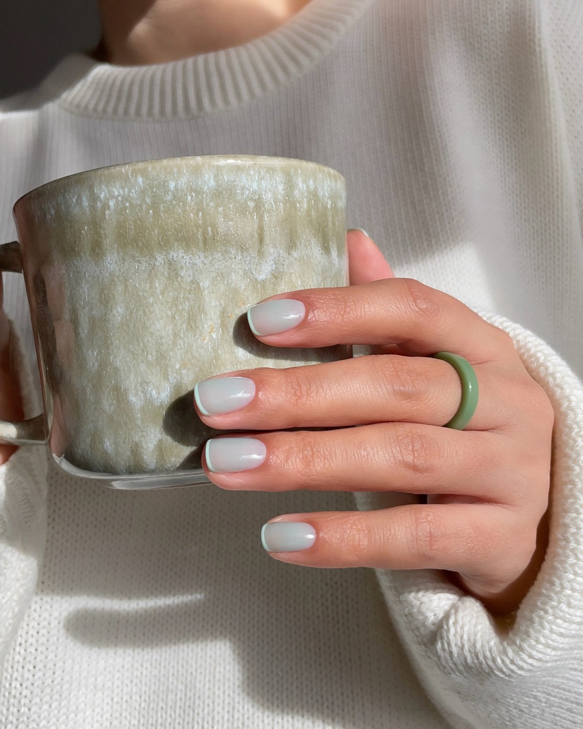 Маникюр 2026: короткие ногти, которые неожиданно меняют образ