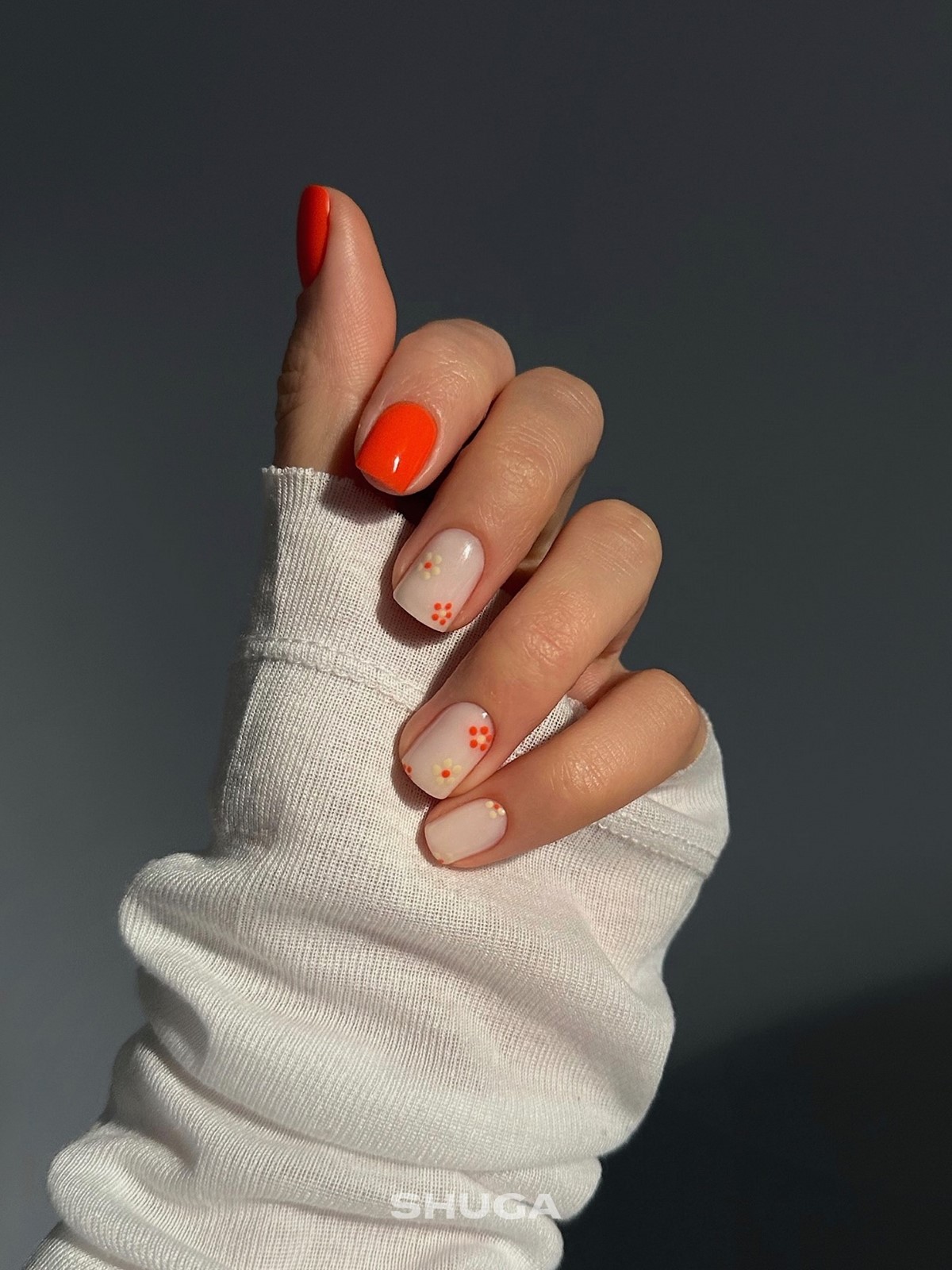 Минимализм на ногтях весной 2026: тонкие детали вместо дизайна