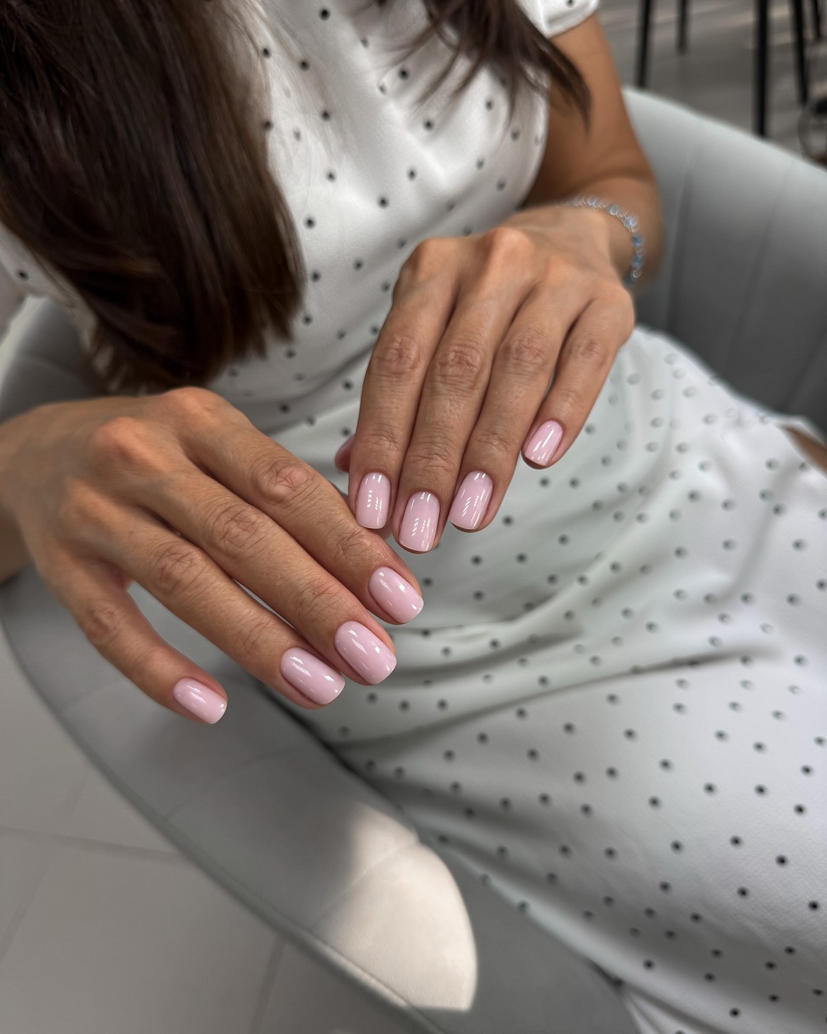 Маникюр, который выглядит аккуратно — его делают чаще всего сейчас