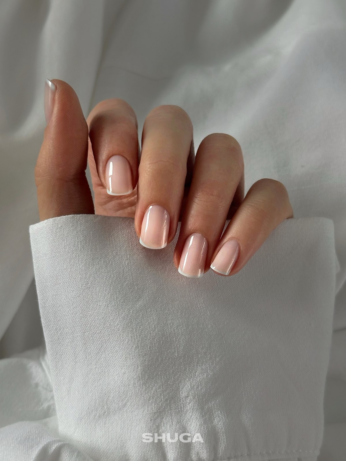 Френч устарел: маникюр, который выглядит дороже и уже его вытесняет