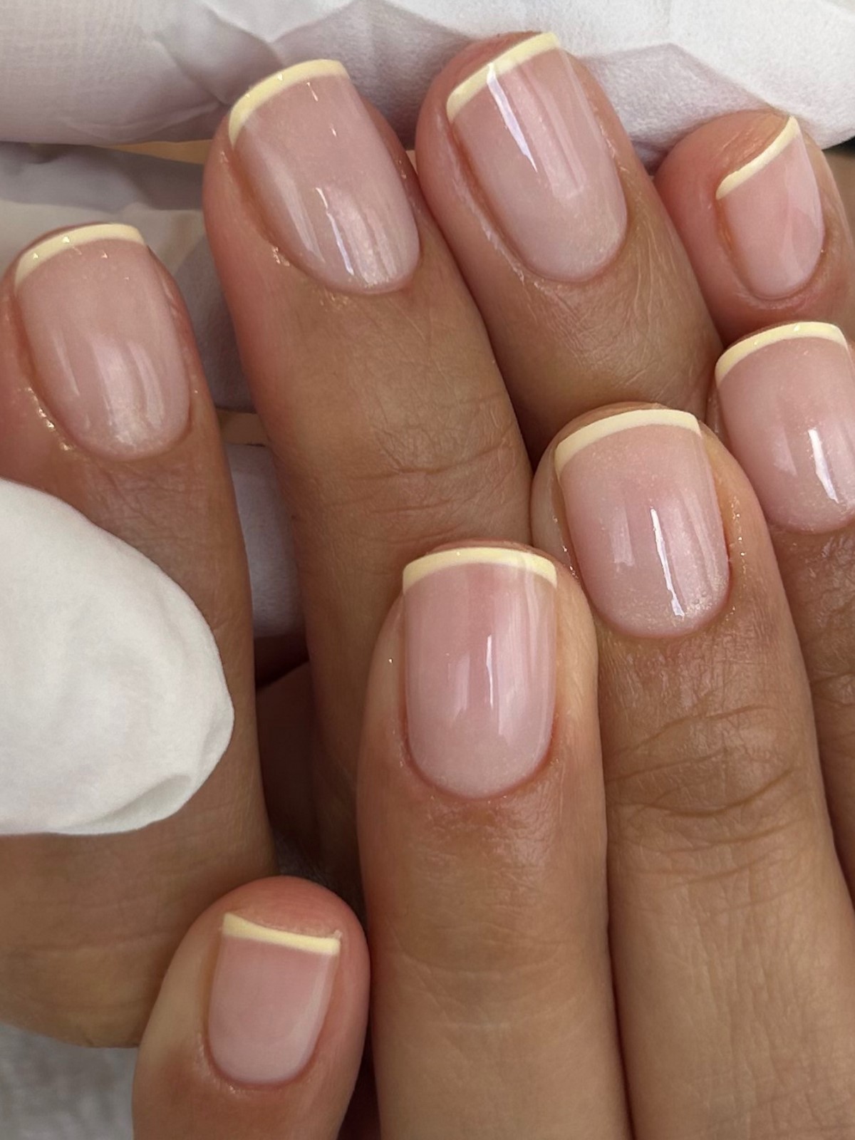 Прозрачные ногти весной 2026: идеи и варианты