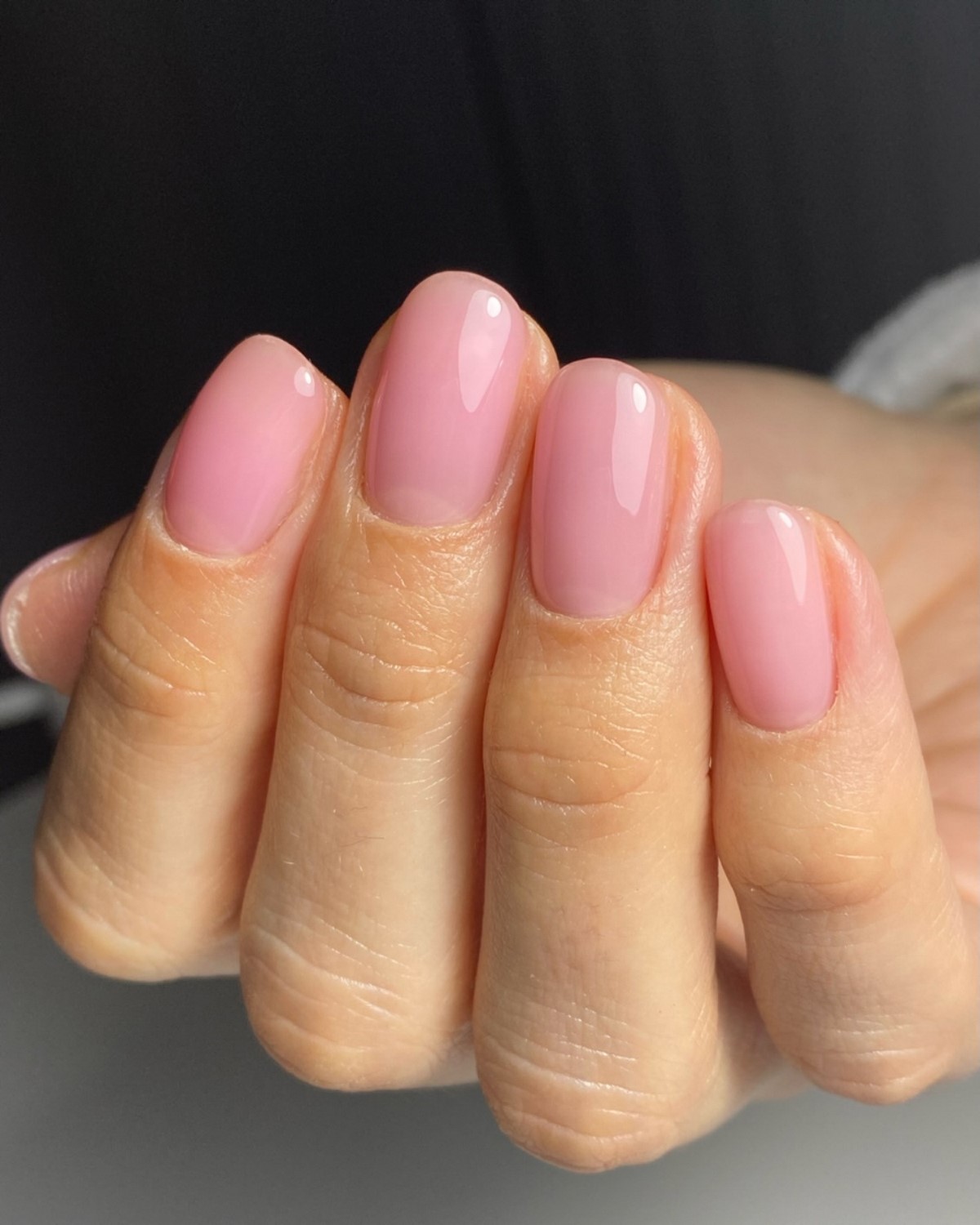 Френч устарел: маникюр, который выглядит дороже и уже его вытесняет