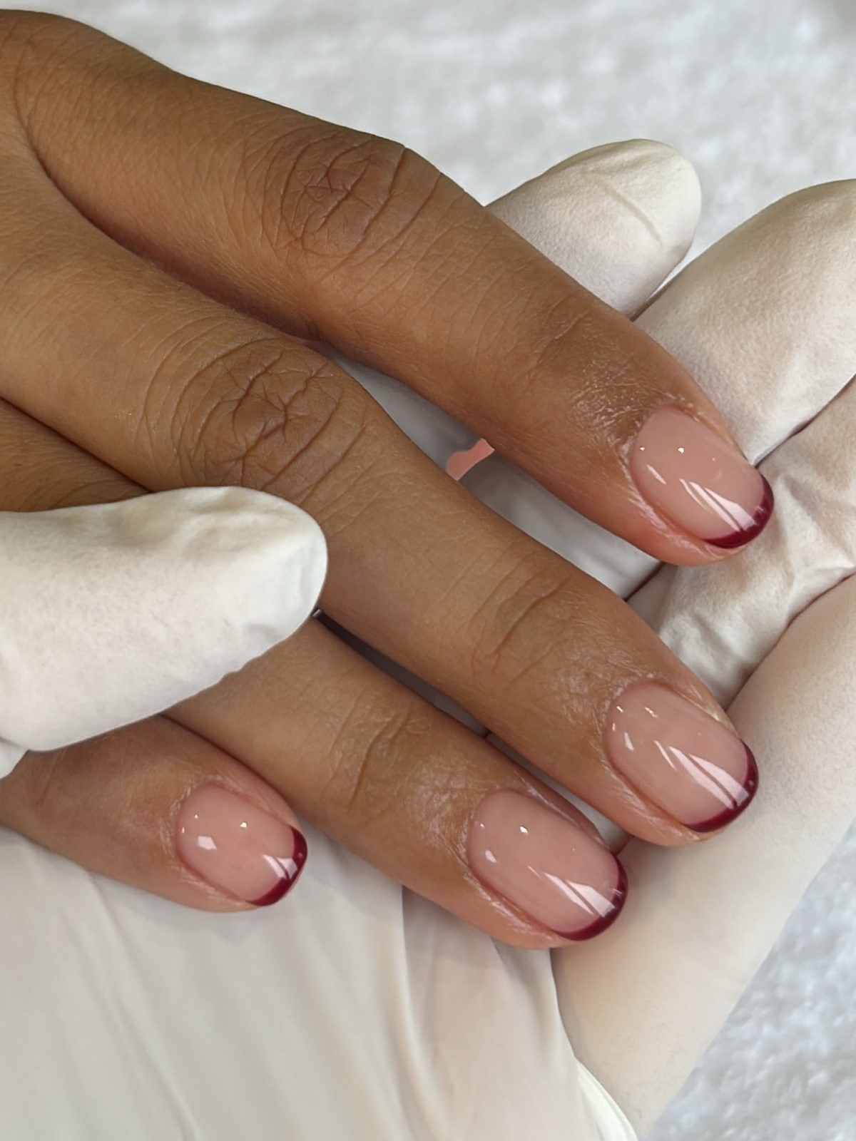 Френч устарел: маникюр, который выглядит дороже и уже его вытесняет