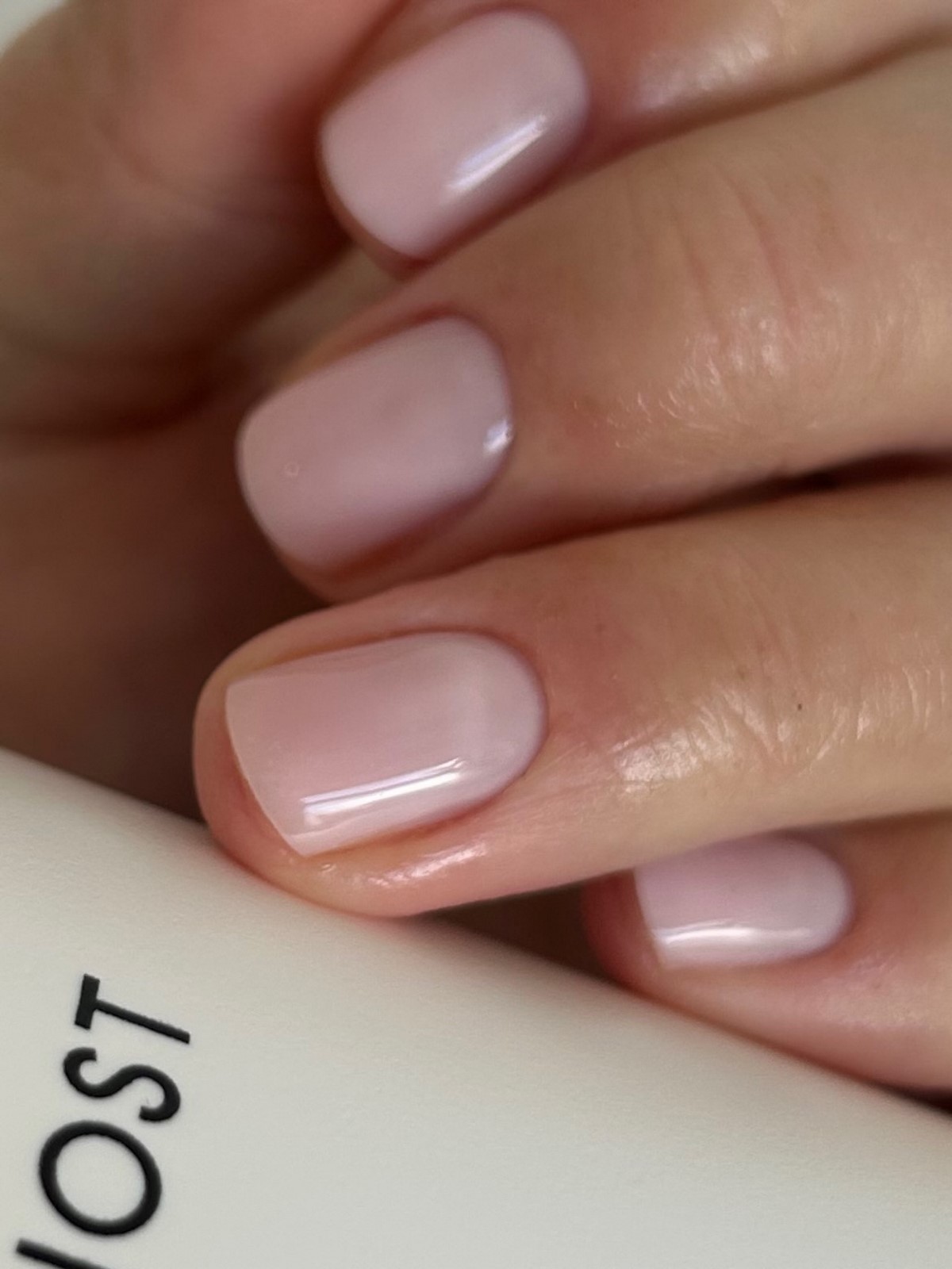 Френч устарел: маникюр, который выглядит дороже и уже его вытесняет