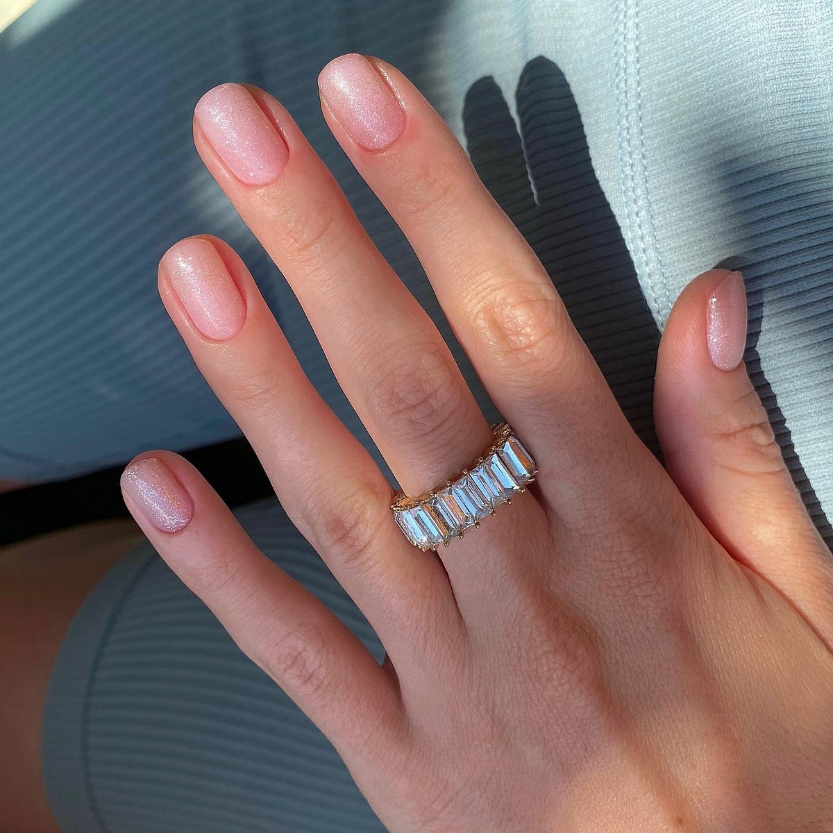 Френч устарел: маникюр, который выглядит дороже и уже его вытесняет