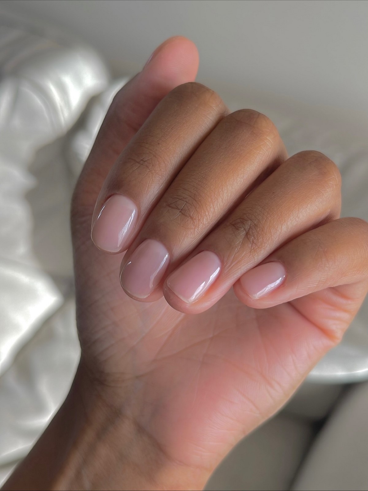 Френч устарел: маникюр, который выглядит дороже и уже его вытесняет