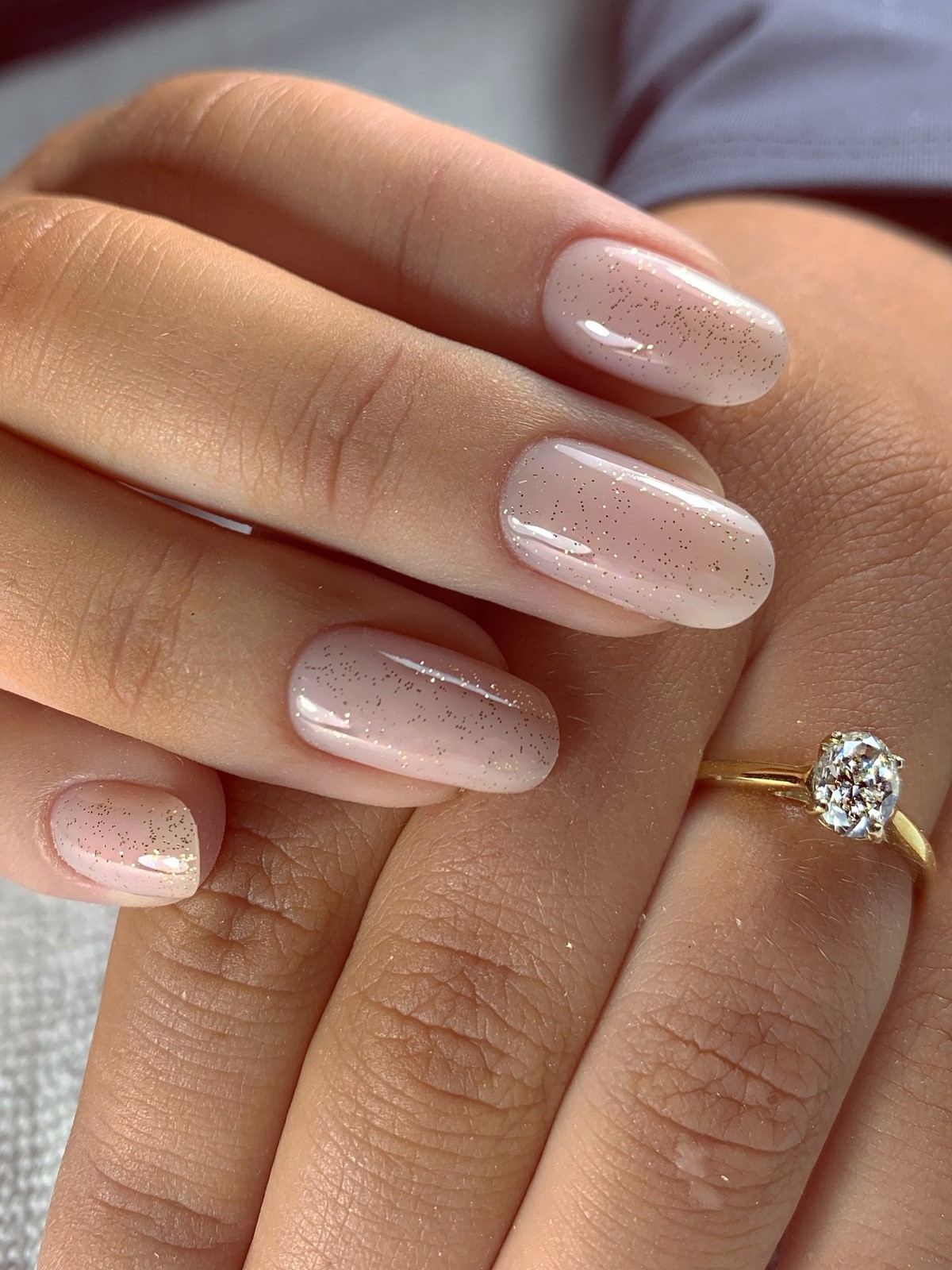 Френч устарел: маникюр, который выглядит дороже и уже его вытесняет