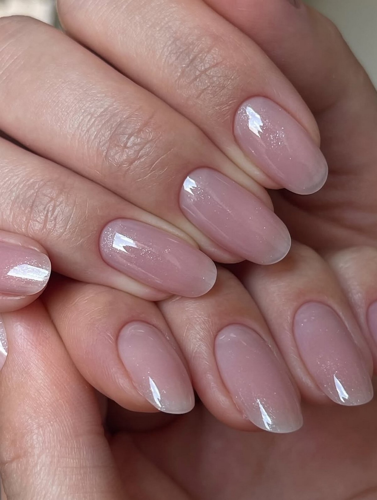 Френч устарел: маникюр, который выглядит дороже и уже его вытесняет