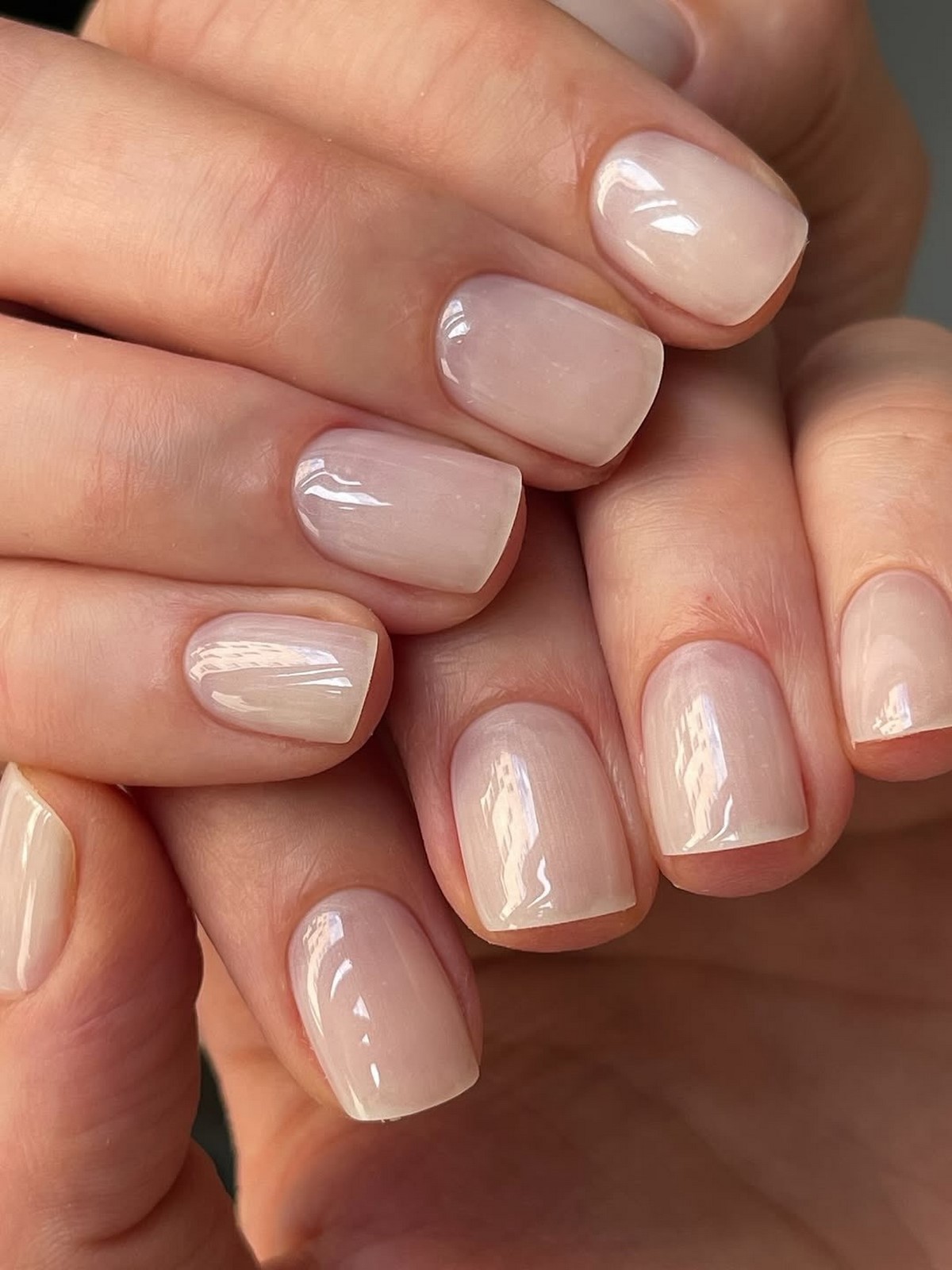 Френч устарел: маникюр, который выглядит дороже и уже его вытесняет