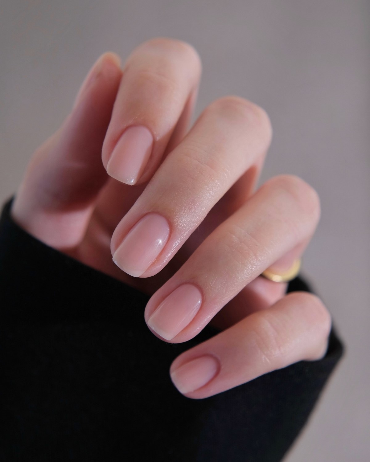 Френч устарел: маникюр, который выглядит дороже и уже его вытесняет