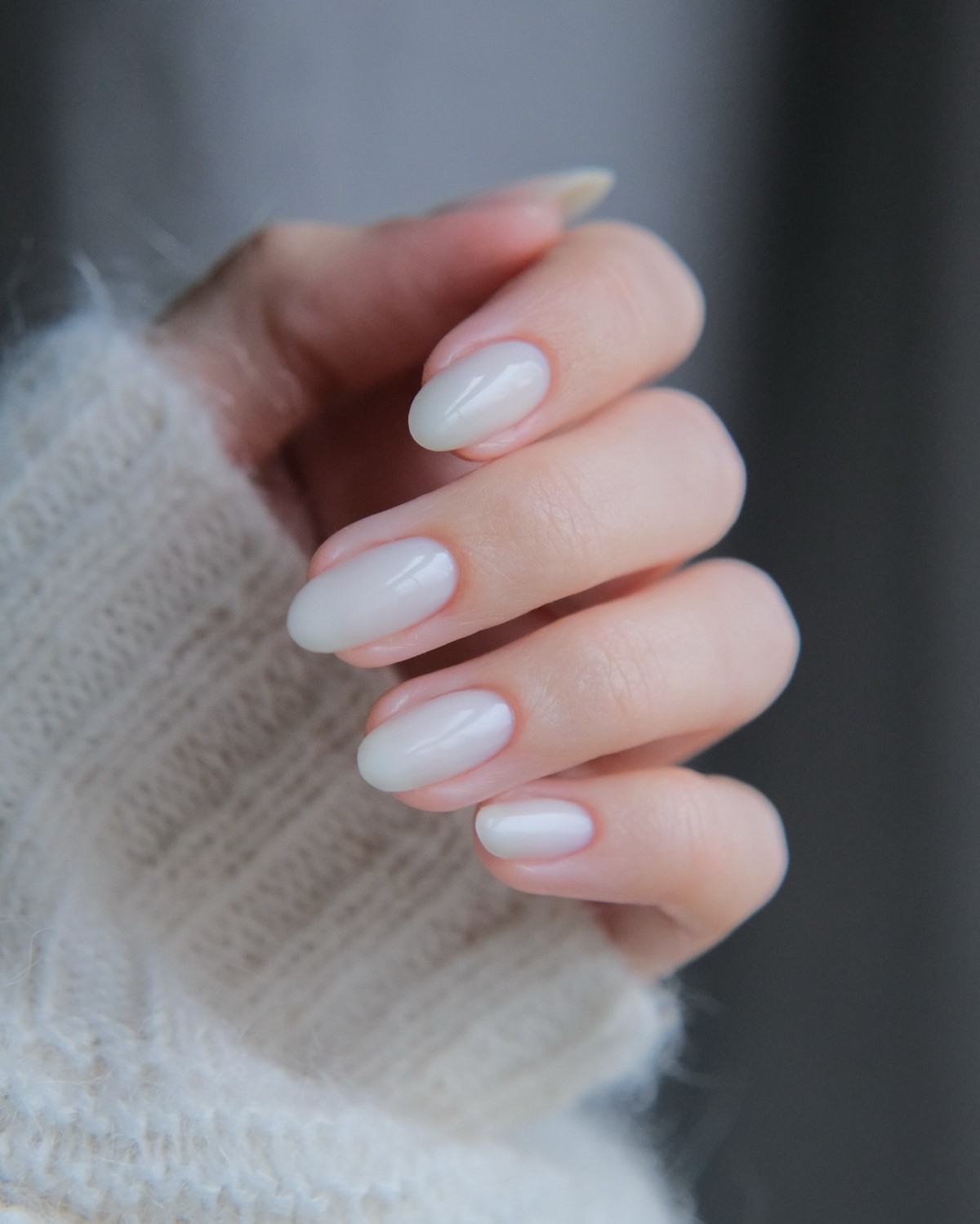 Френч устарел: маникюр, который выглядит дороже и уже его вытесняет