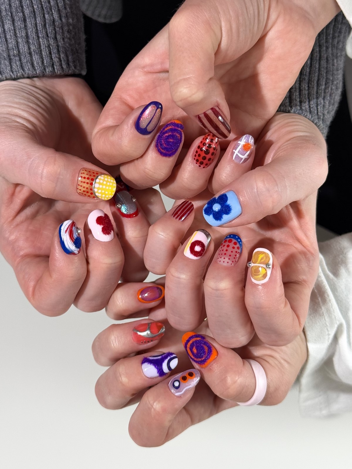 Маникюр, который старит руки: ошибки, которые делают образ старше