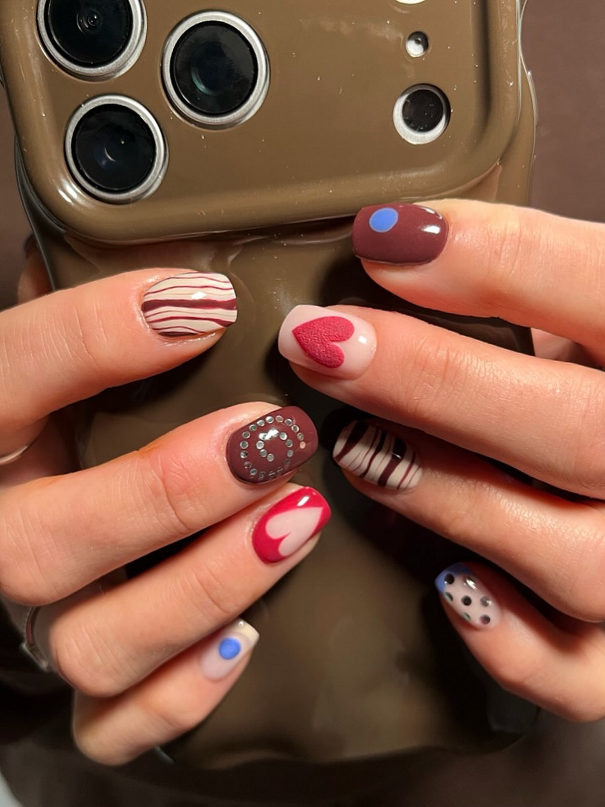 Маникюр, который старит руки: ошибки, которые делают образ старше