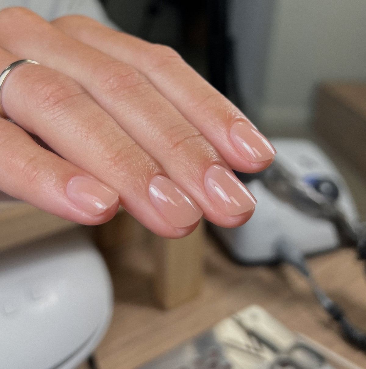 Маникюр, который старит руки: ошибки, которые делают образ старше