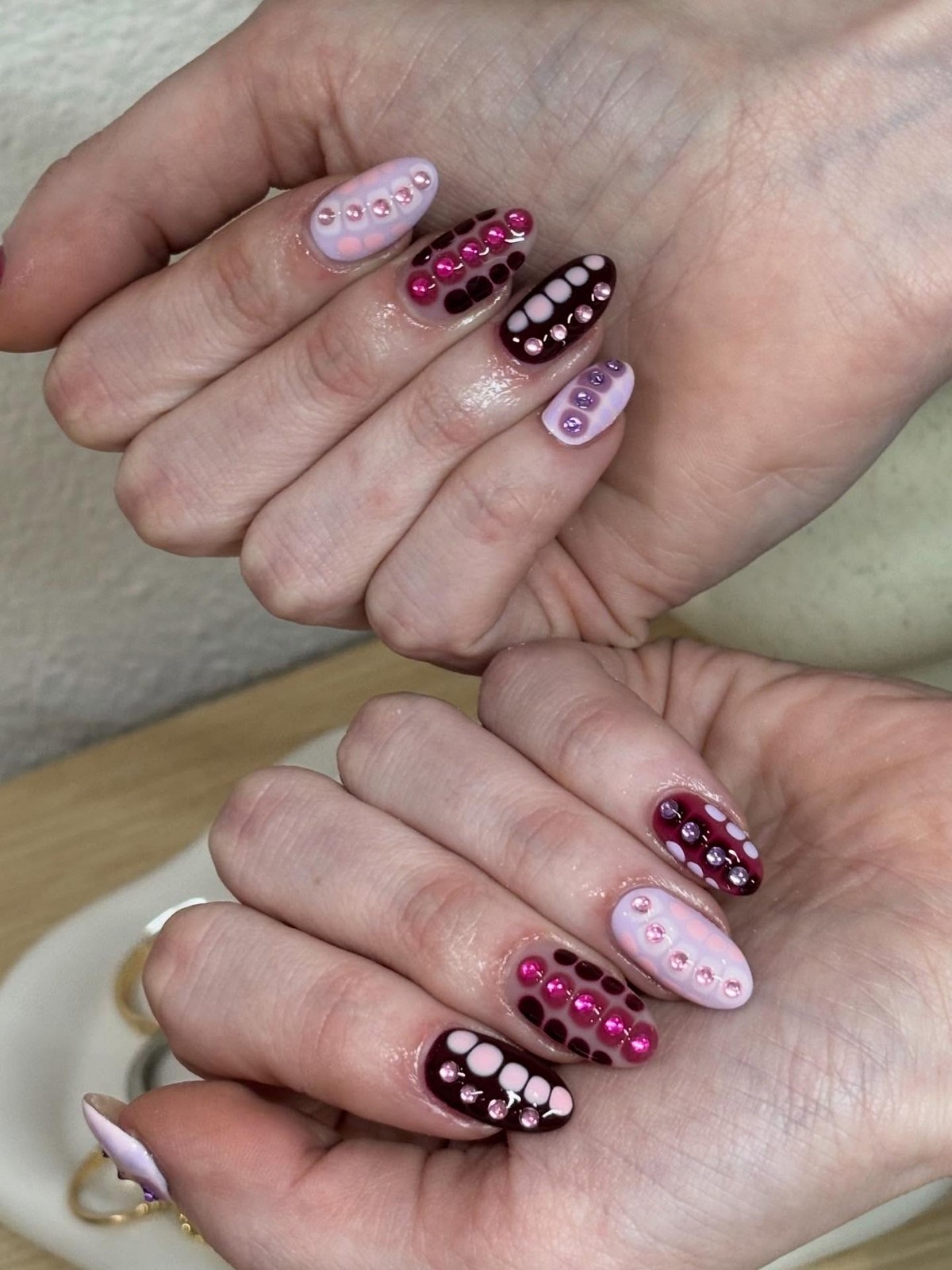 Маникюр, который старит руки: ошибки, которые делают образ старше