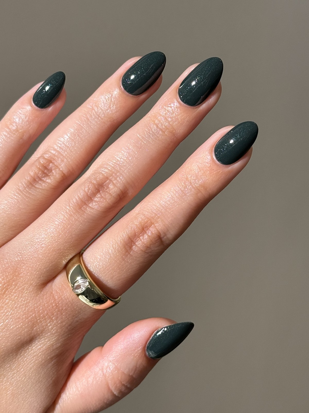 Маникюр, который старит руки: ошибки, которые делают образ старше