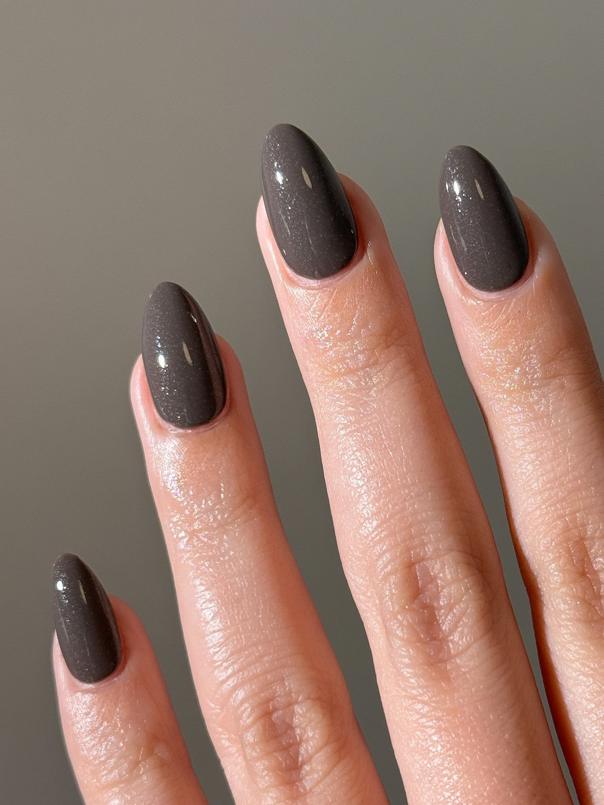 Маникюр, который старит руки: ошибки, которые делают образ старше