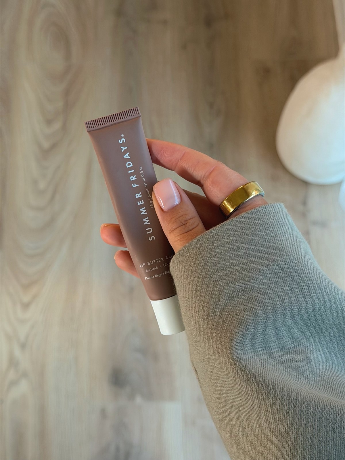 Маникюр, который выглядит дорого: простой дизайн, который заменил сложные ногти