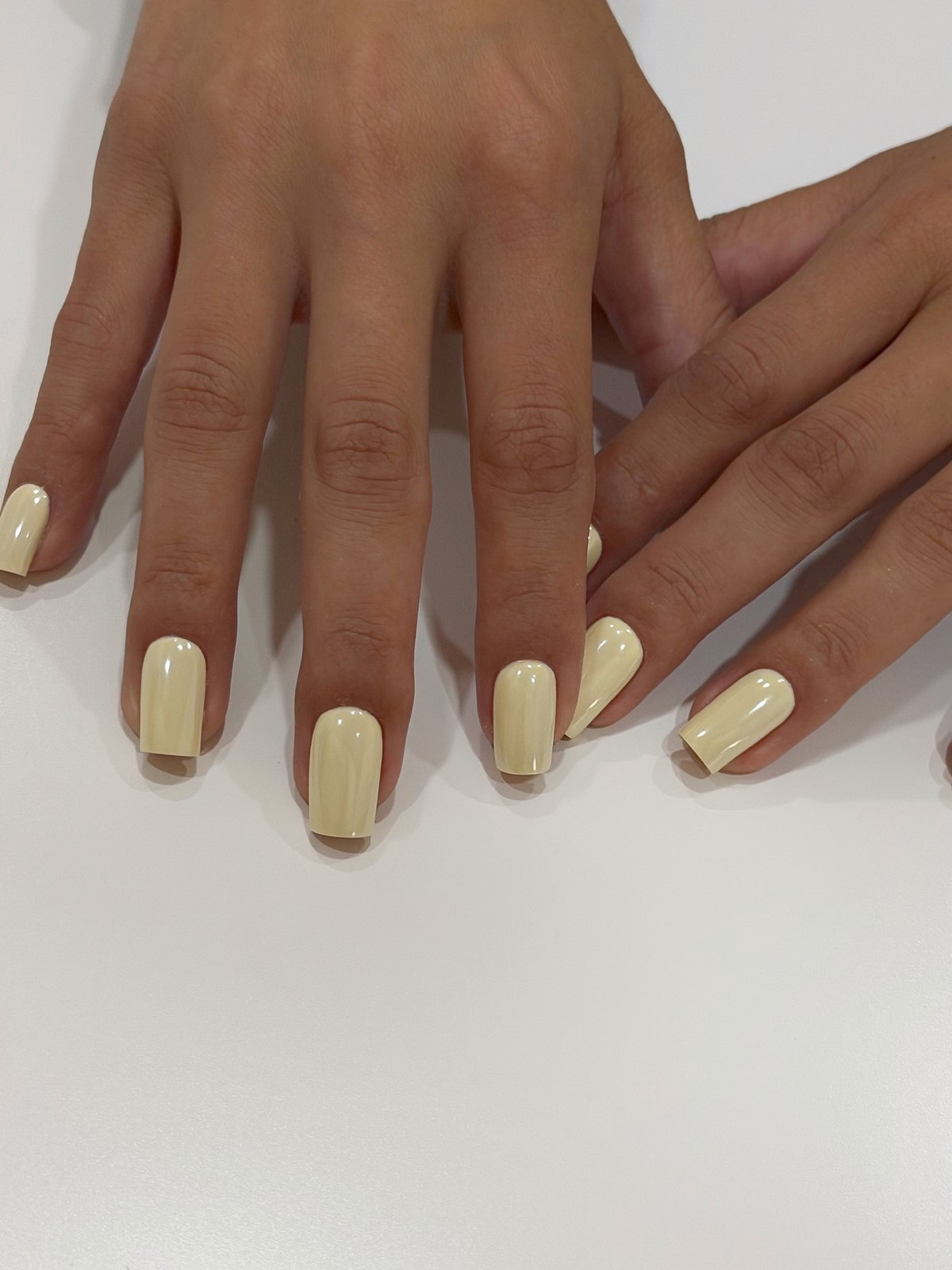 Маникюр, который выглядит дорого: простой дизайн, который заменил сложные ногти