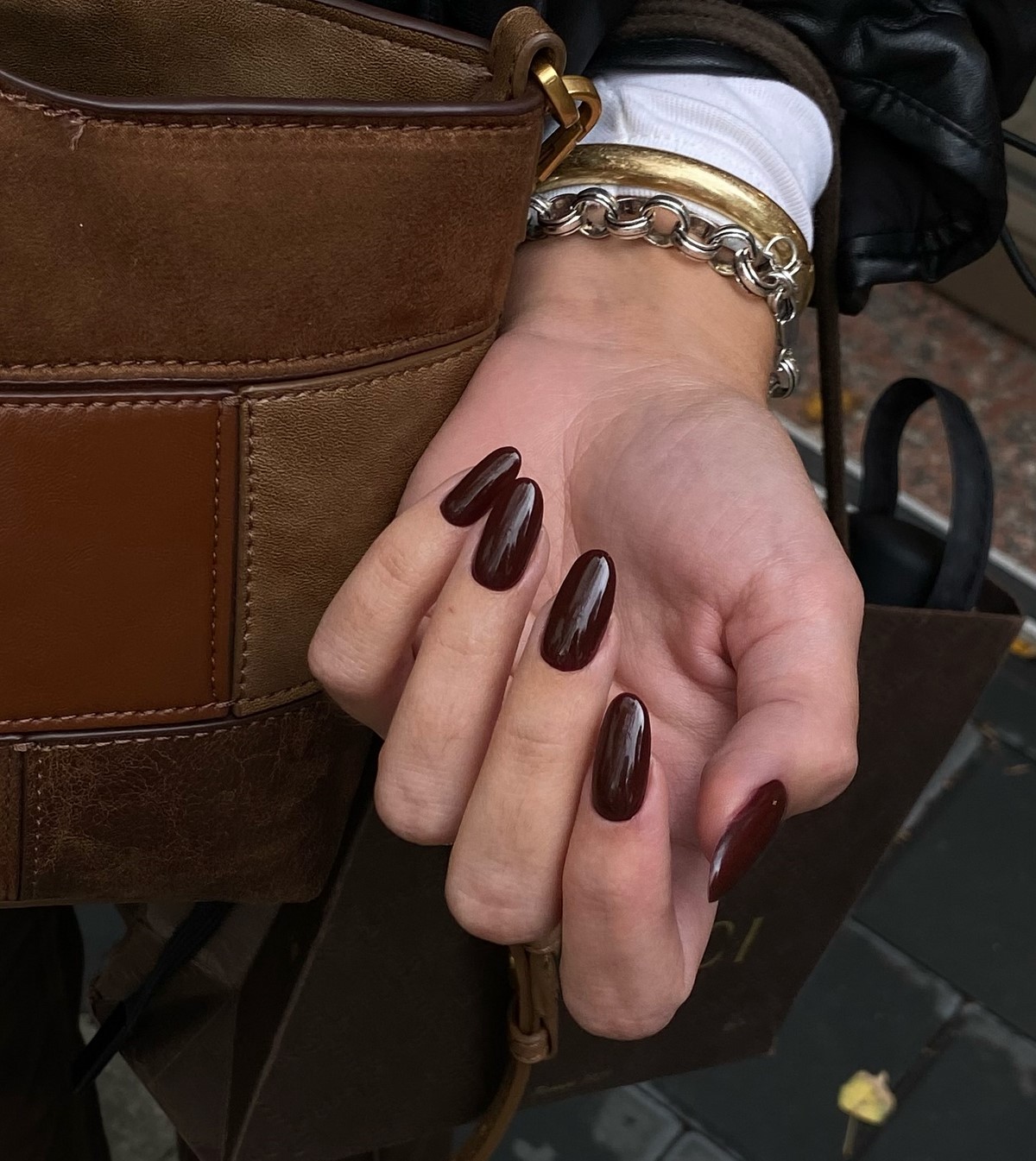 Маникюр, который выглядит дорого: простой дизайн, который заменил сложные ногти