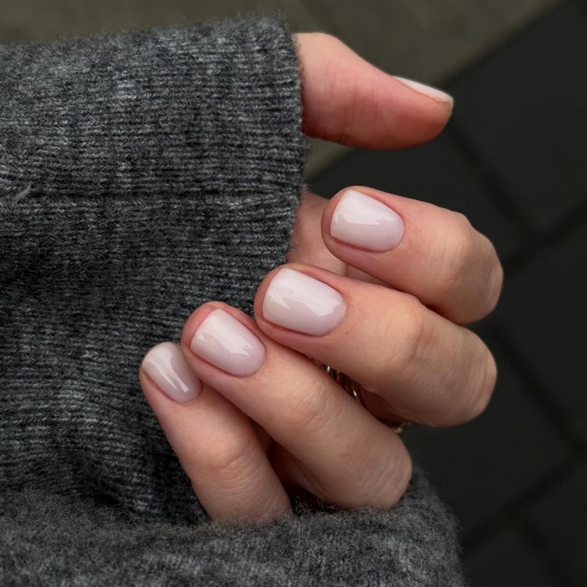 Маникюр, который выглядит дорого: простой дизайн, который заменил сложные ногти