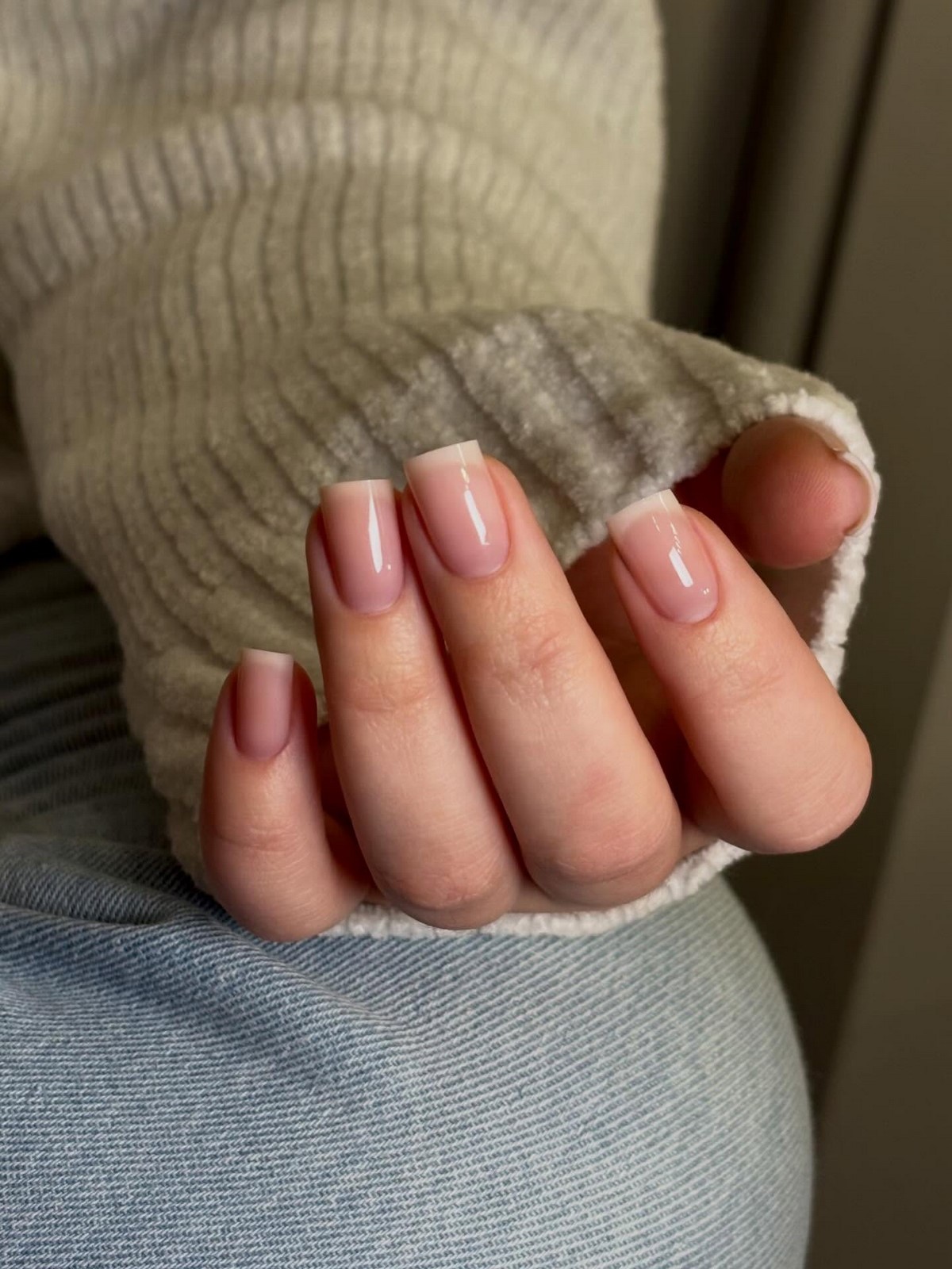 Маникюр, который выглядит дорого: простой дизайн, который заменил сложные ногти