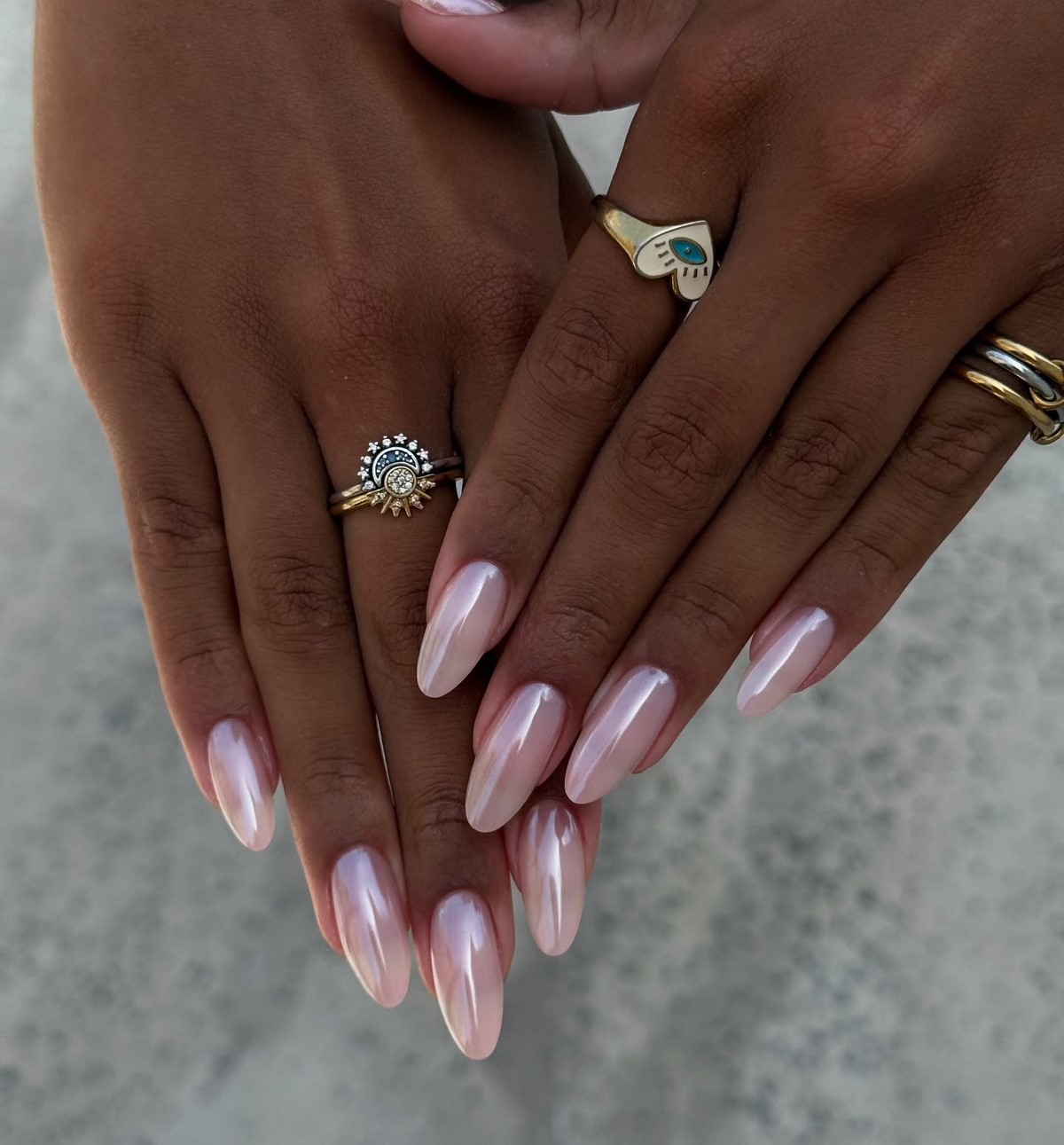 Маникюр, который выглядит дорого: простой дизайн, который заменил сложные ногти