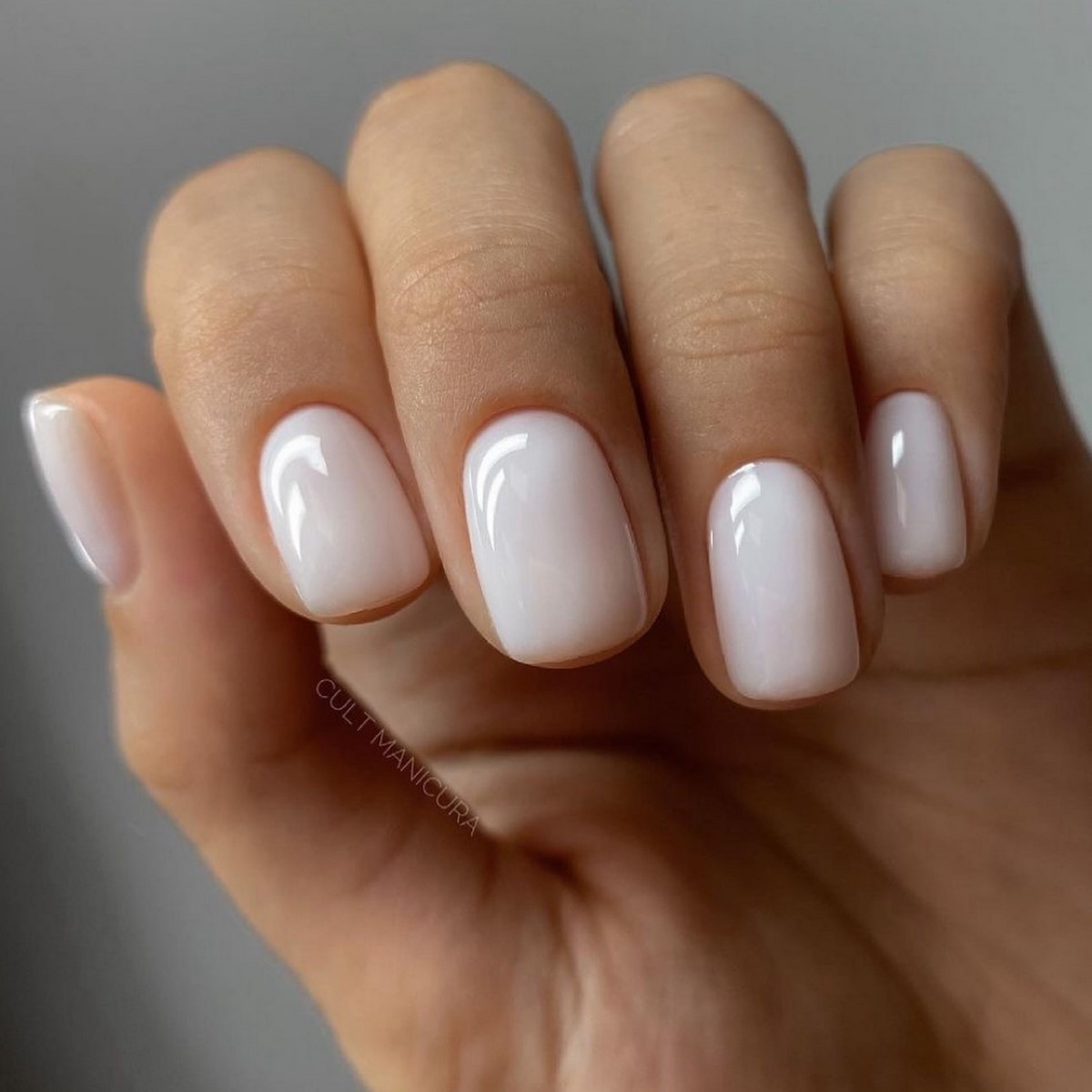 Маникюр, который выглядит дорого: простой дизайн, который заменил сложные ногти