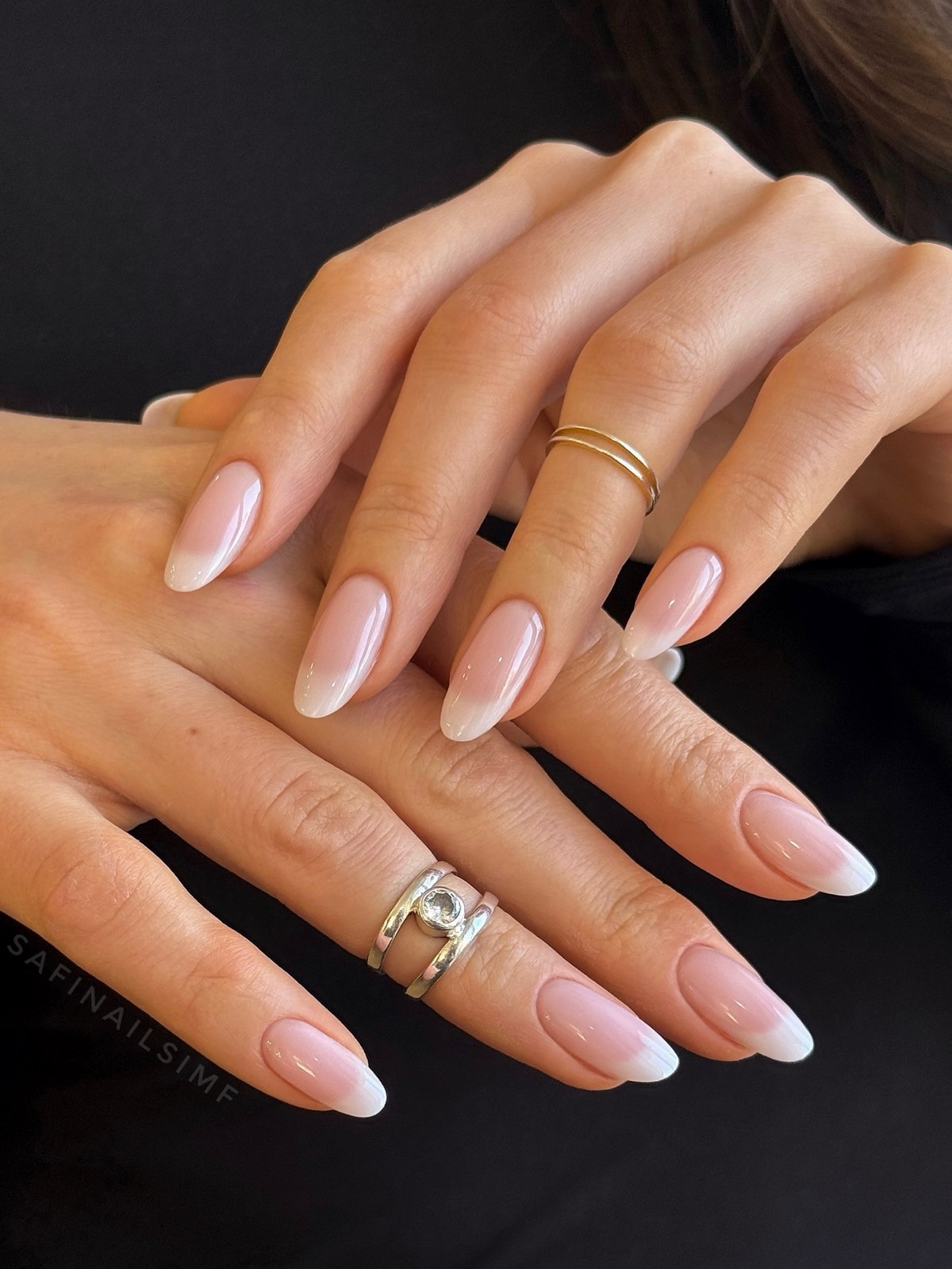 Маникюр, который выглядит дорого: простой дизайн, который заменил сложные ногти