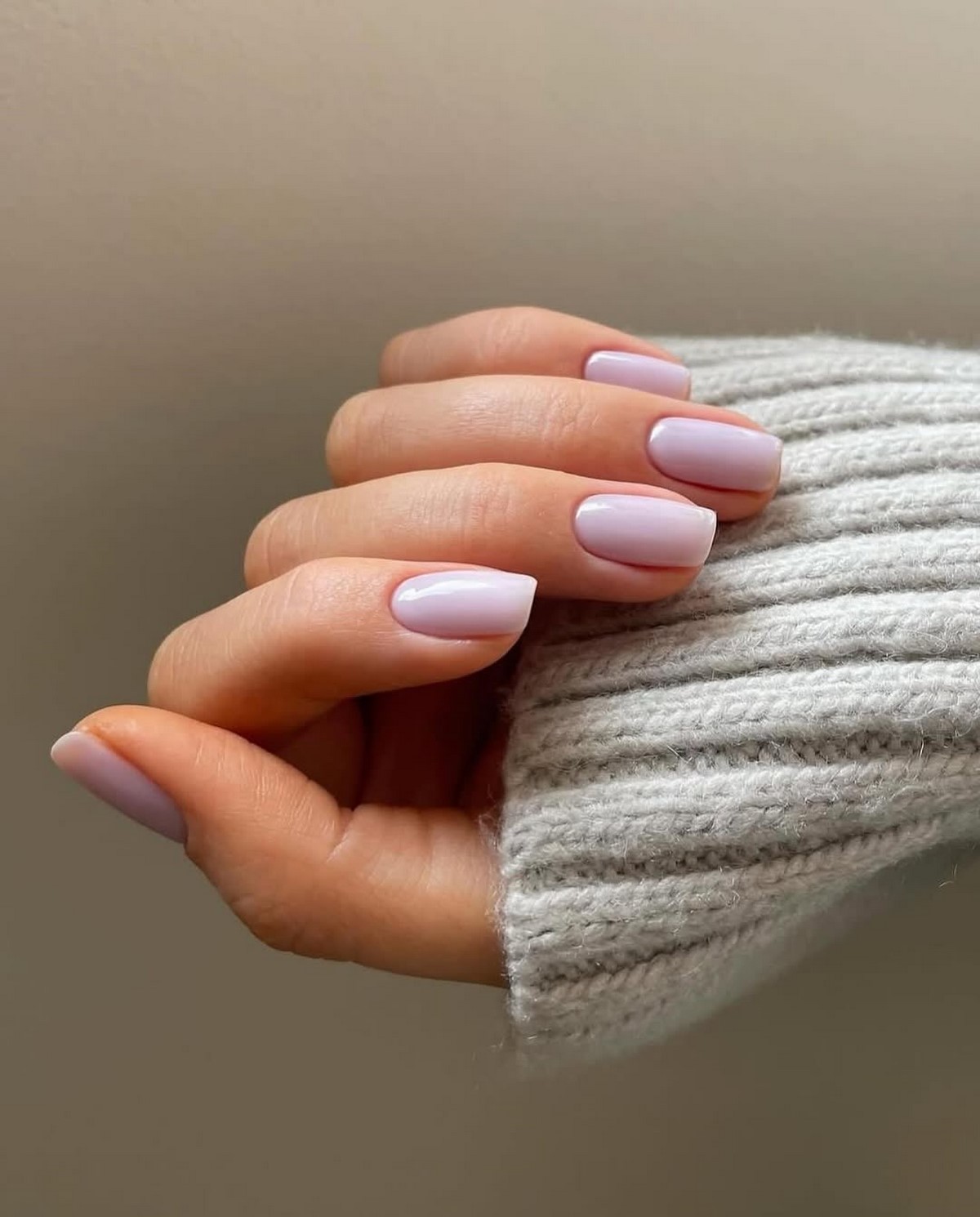 Маникюр, который выглядит дорого: простой дизайн, который заменил сложные ногти