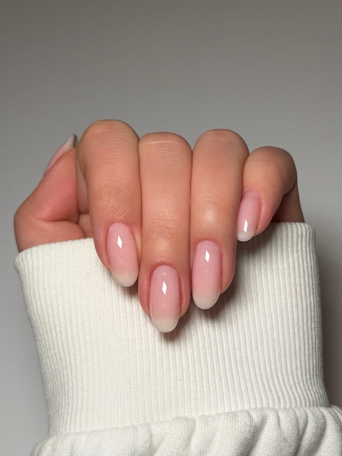 Маникюр, который выглядит дорого: простой дизайн, который заменил сложные ногти