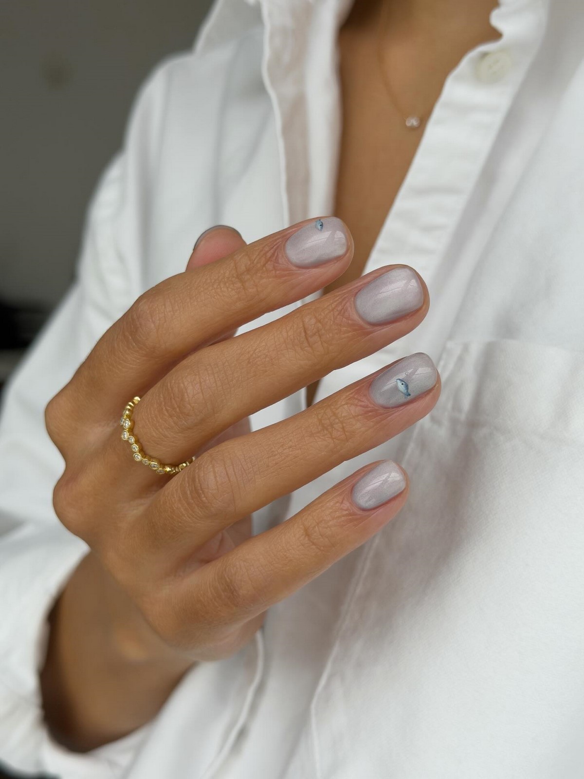 Маникюр 2026: короткие ногти, которые неожиданно меняют образ