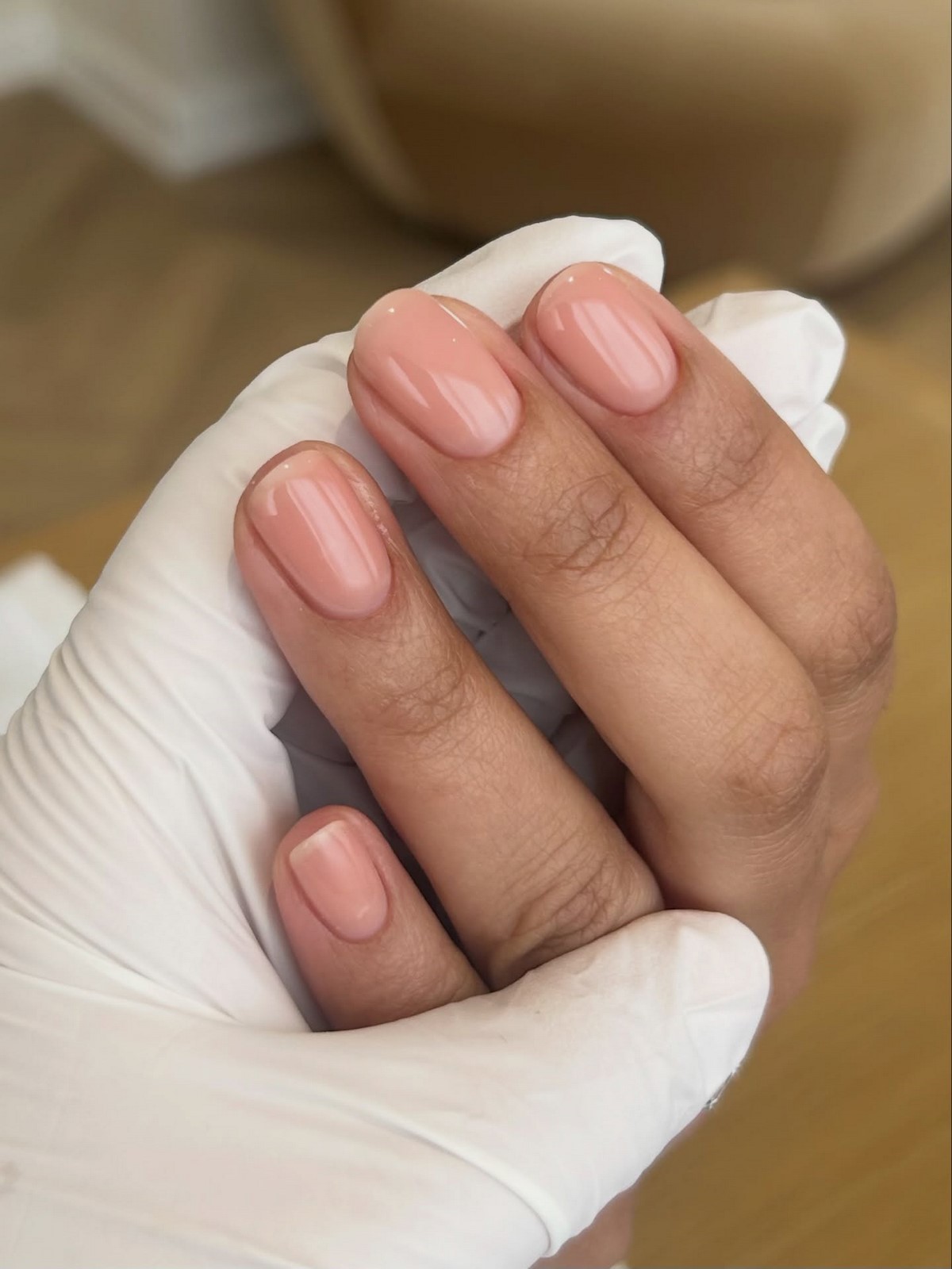 Маникюр 2026: короткие ногти, которые неожиданно меняют образ