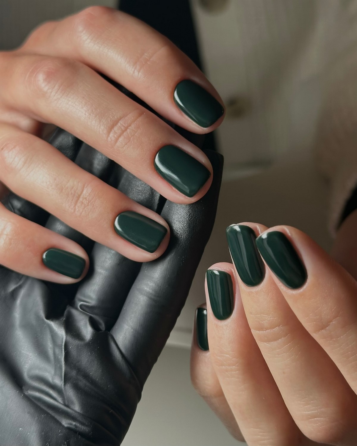 Маникюр 2026: короткие ногти, которые неожиданно меняют образ