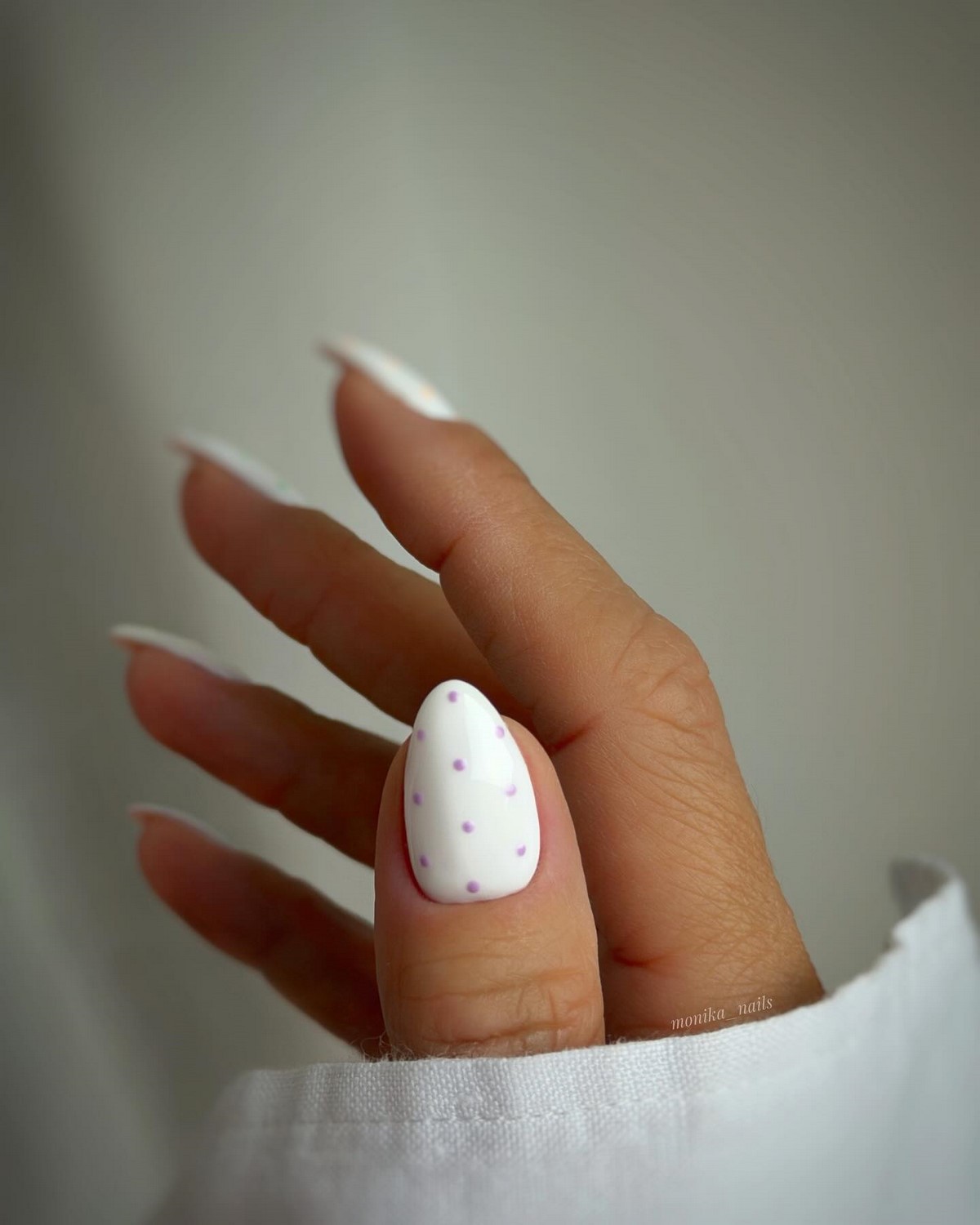 Минимализм на ногтях весной 2026: тонкие детали вместо дизайна