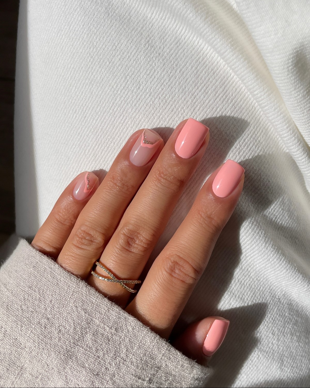 Минимализм на ногтях весной 2026: тонкие детали вместо дизайна