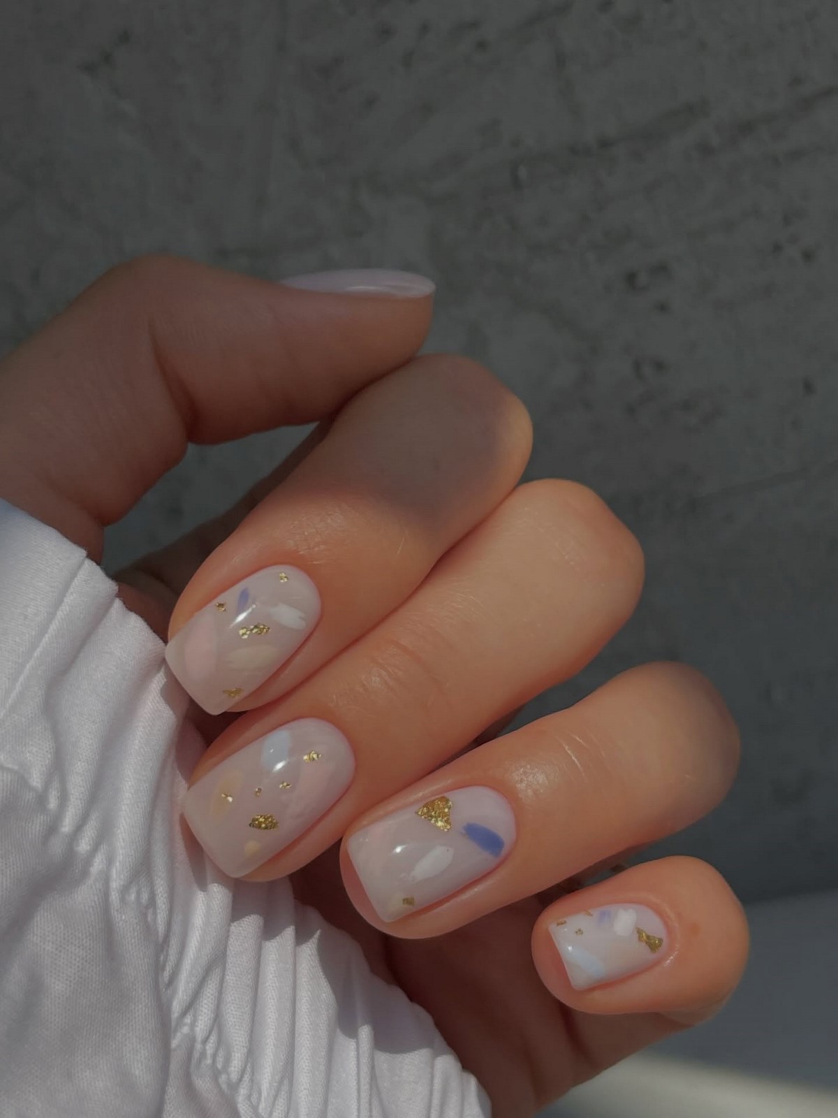 Минимализм на ногтях весной 2026: тонкие детали вместо дизайна