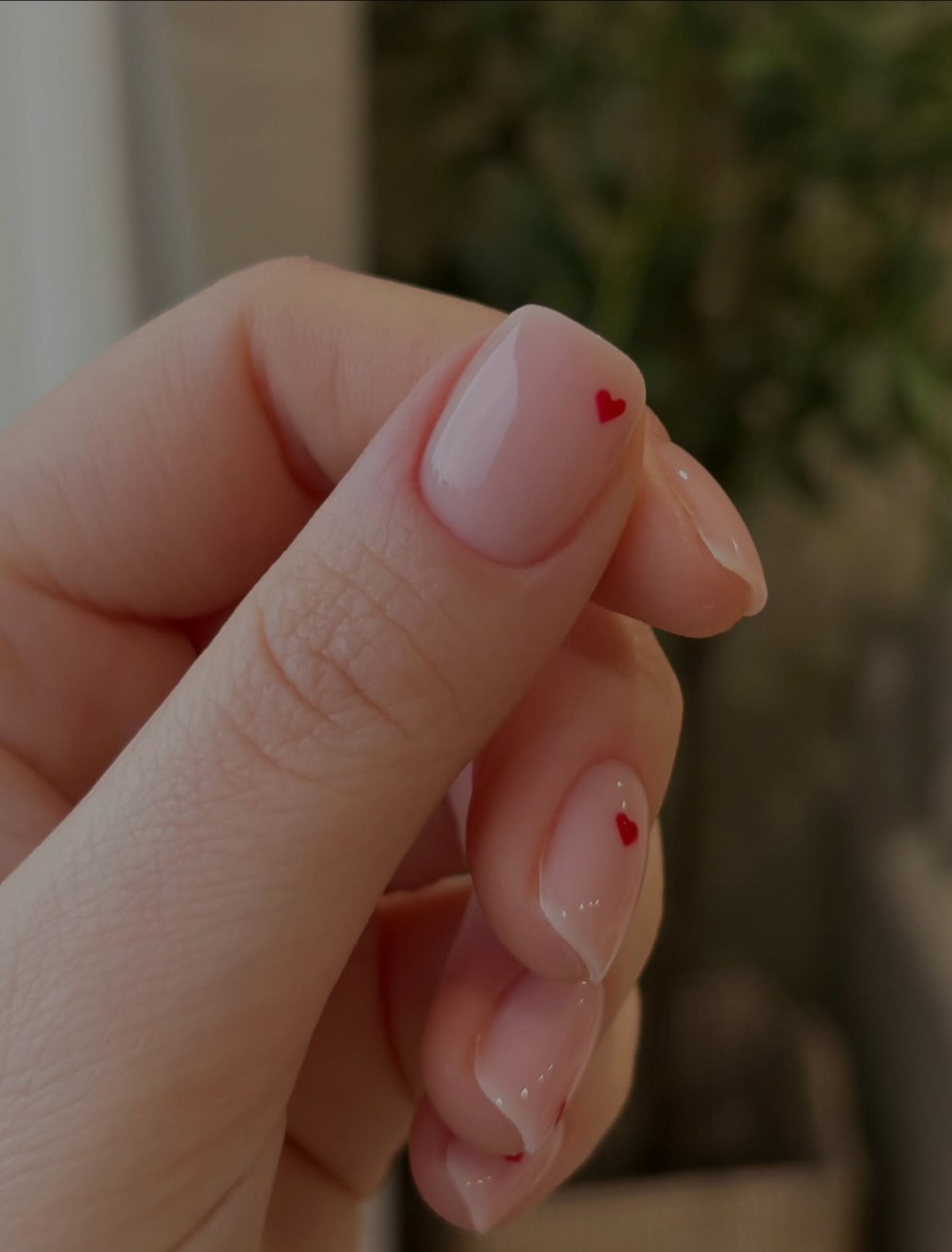 Прозрачные ногти весной 2026: идеи и варианты