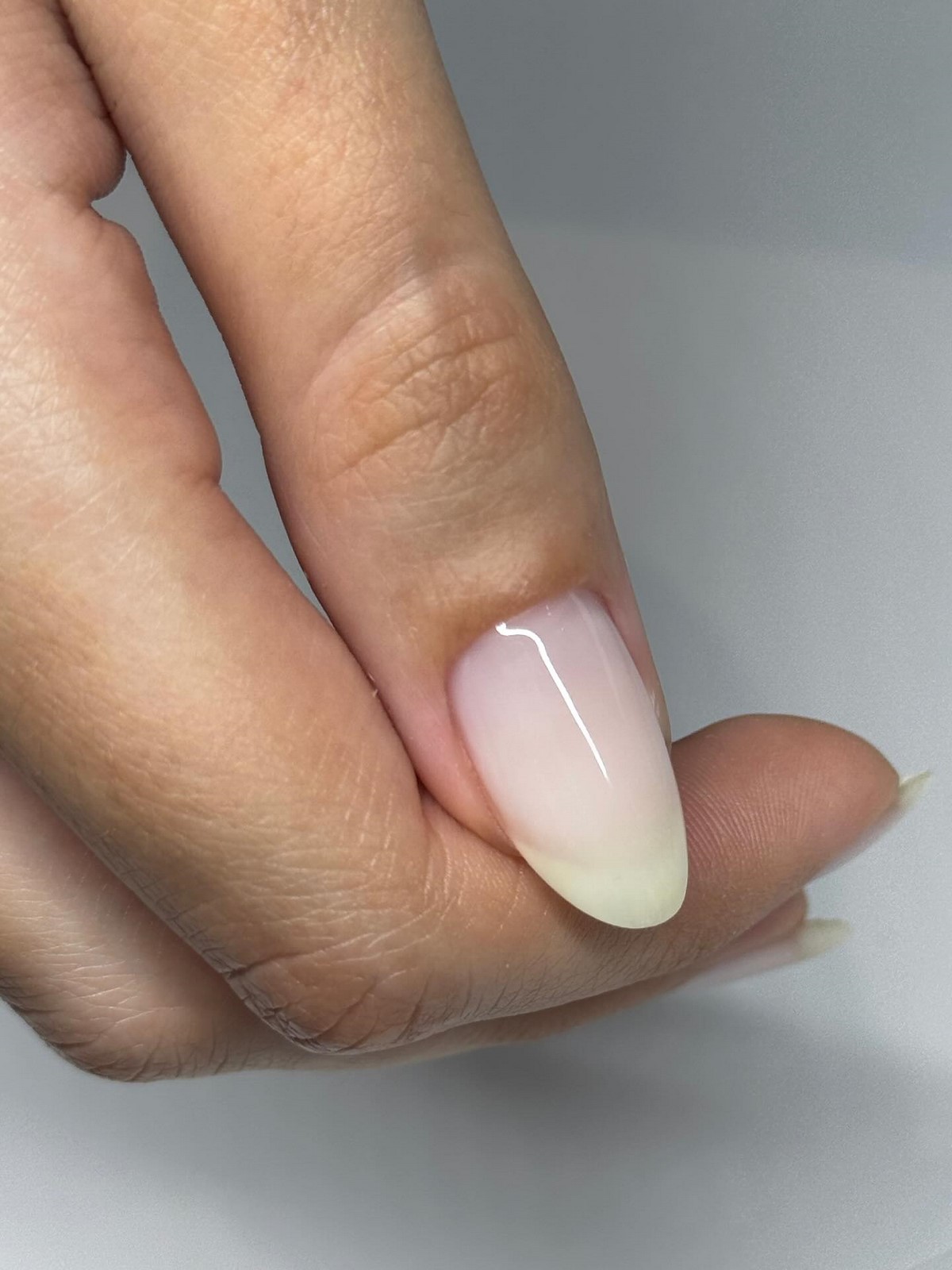 Прозрачные ногти весной 2026: идеи и варианты