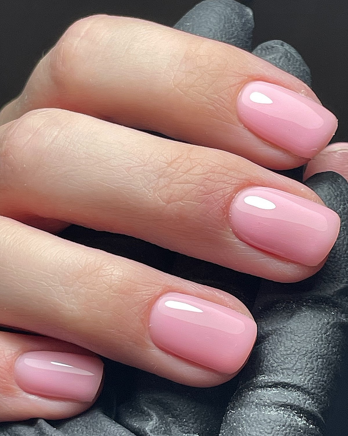 Прозрачные ногти весной 2026: идеи и варианты