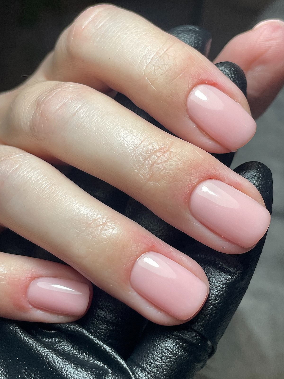 Прозрачные ногти весной 2026: идеи и варианты