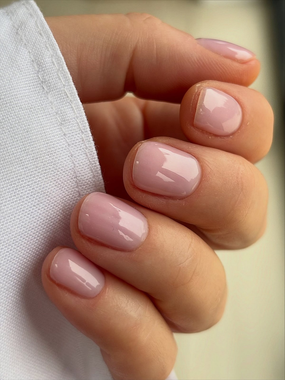 Прозрачные ногти весной 2026: идеи и варианты