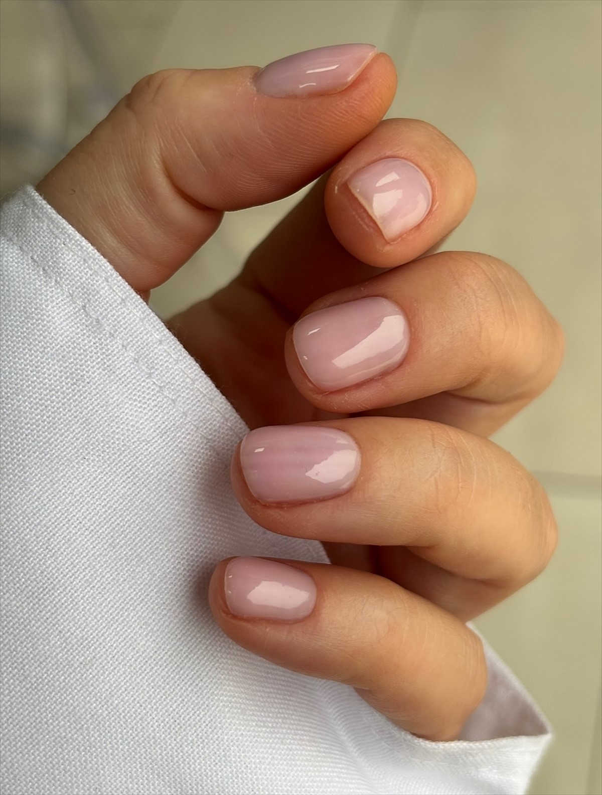 Прозрачные ногти весной 2026: идеи и варианты