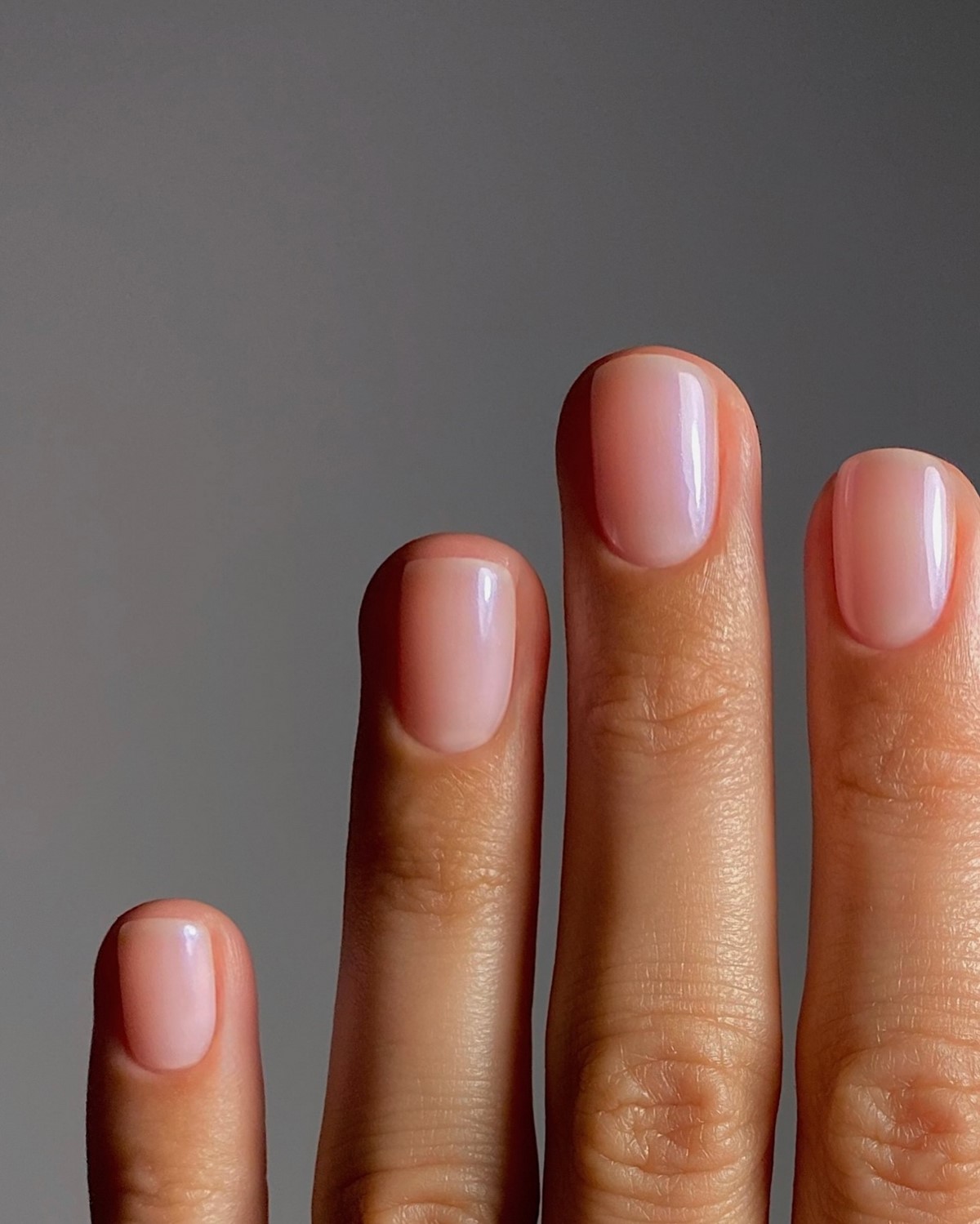 Прозрачные ногти весной 2026: идеи и варианты