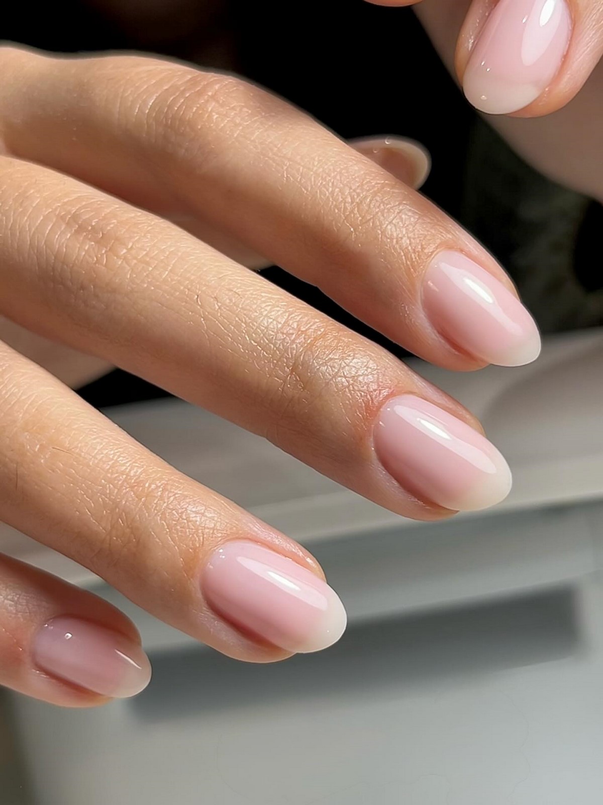 Прозрачные ногти весной 2026: идеи и варианты