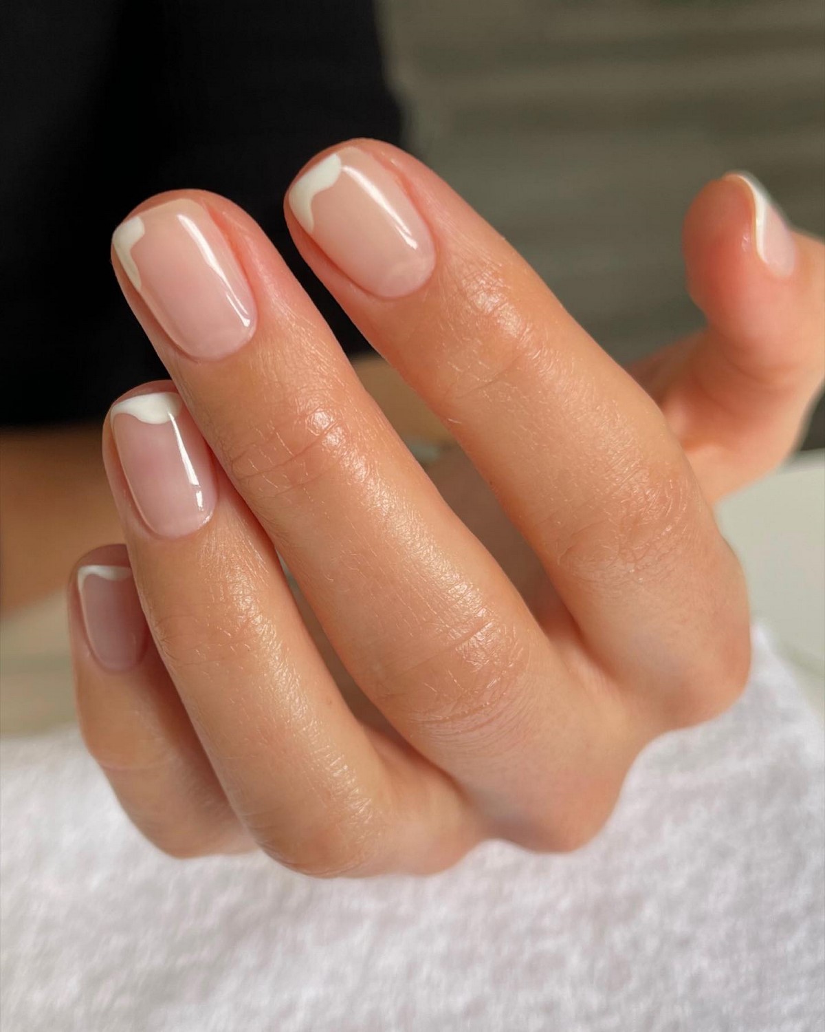 Прозрачные ногти весной 2026: идеи и варианты